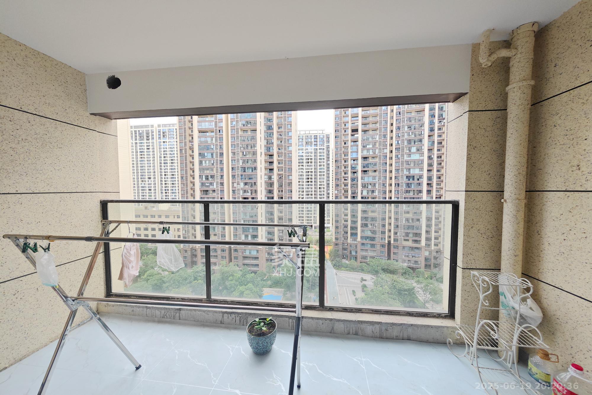 国欣向荣府  4室2厅2卫    155.0万 国欣向荣府  4室2厅2卫    155.0万阳台