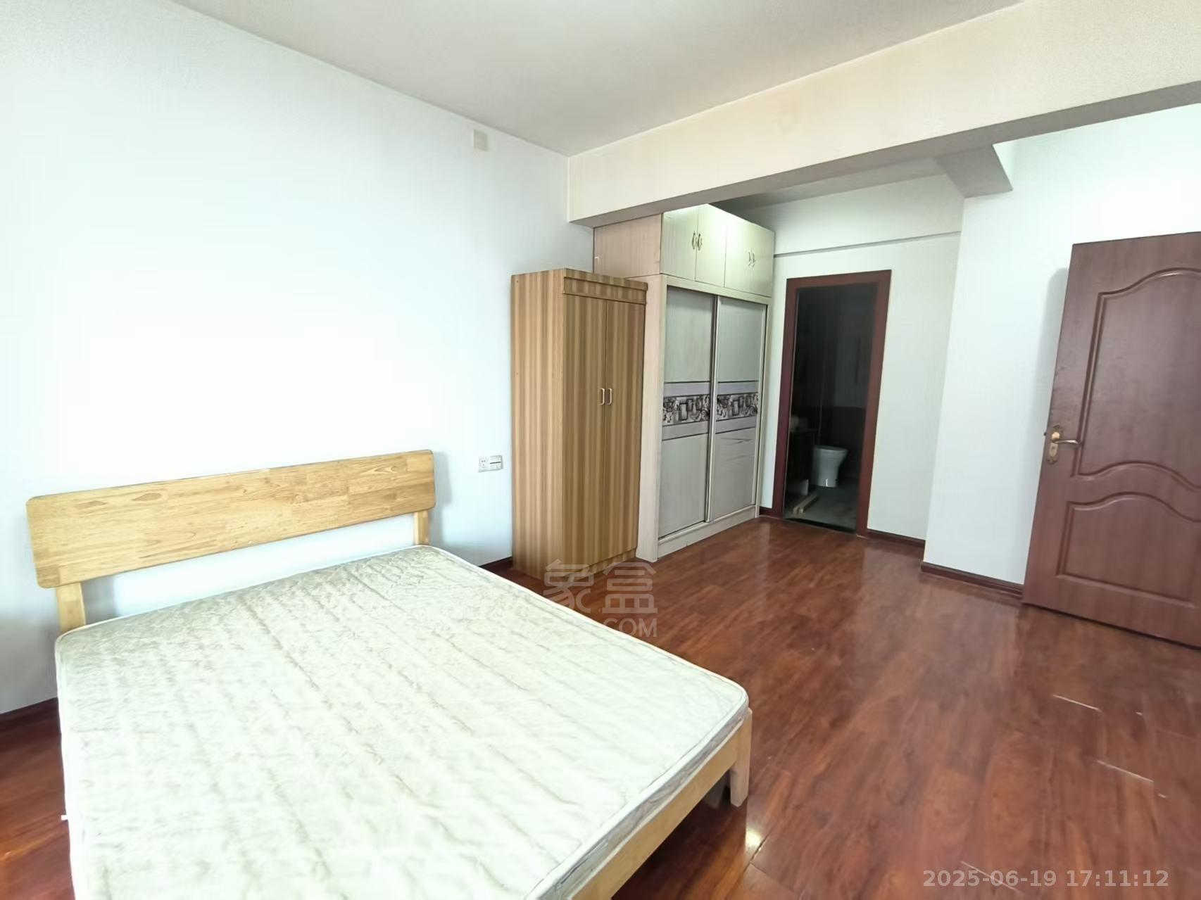 佳兆业金域天下二期 3室2厅2卫 1600.0元/月 佳兆业金域天下二期 3室2厅2卫 1600.0元/月室内图