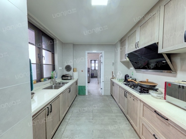 海航豪庭北苑 4室2厅4卫 9000.0元/月 海航豪庭北苑 4室2厅4卫 9000.0元/月室内图