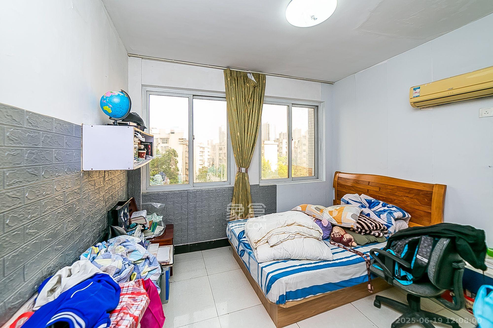 巧克力空间(建鸿达现代大厦) 3室1厅1卫 1800.0元/月 巧克力空间(建鸿达现代大厦) 3室1厅1卫 1800.0元/月室内图