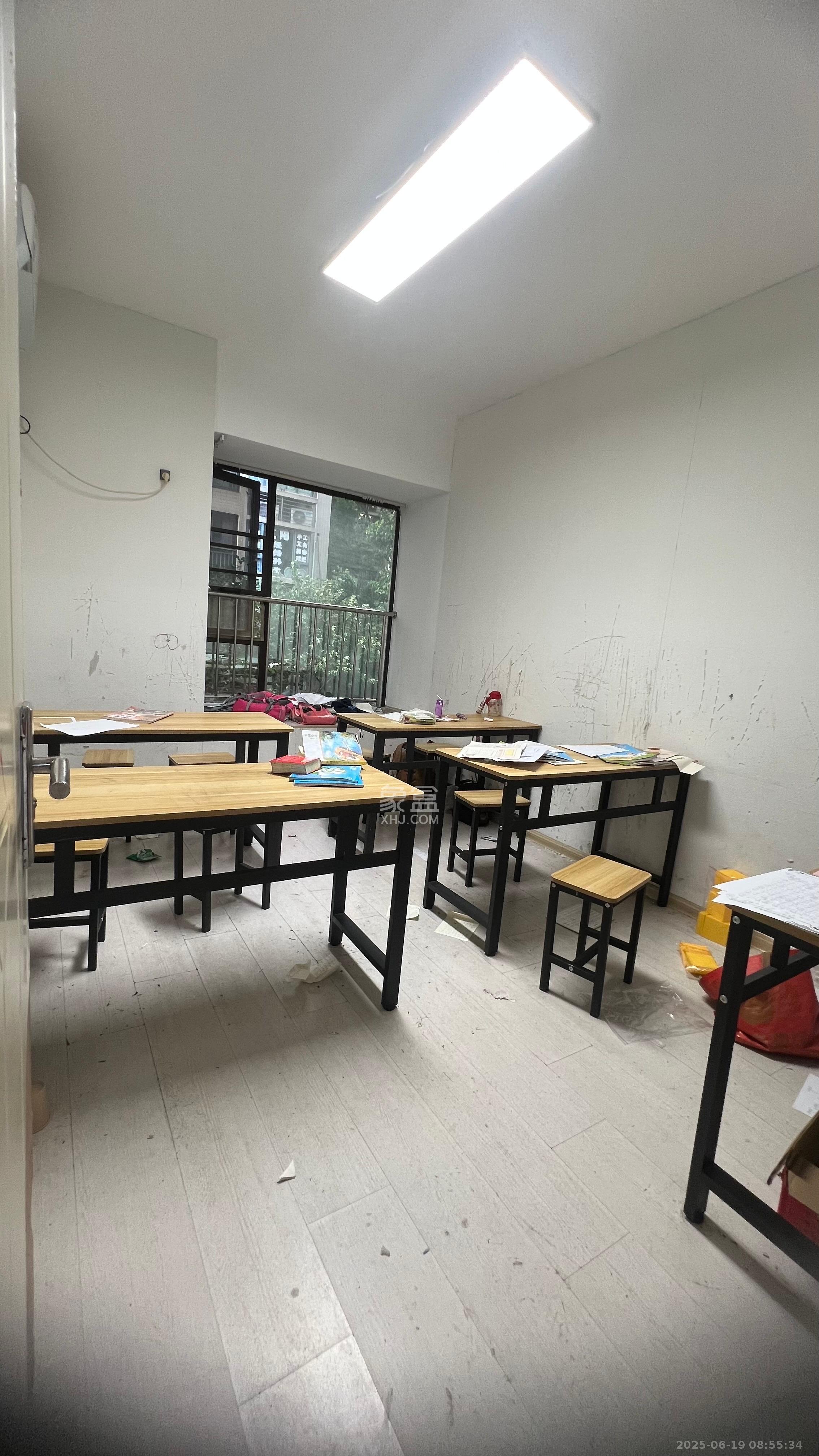 钰龙天下一期  4室2厅1卫   3800.00元/月室内图