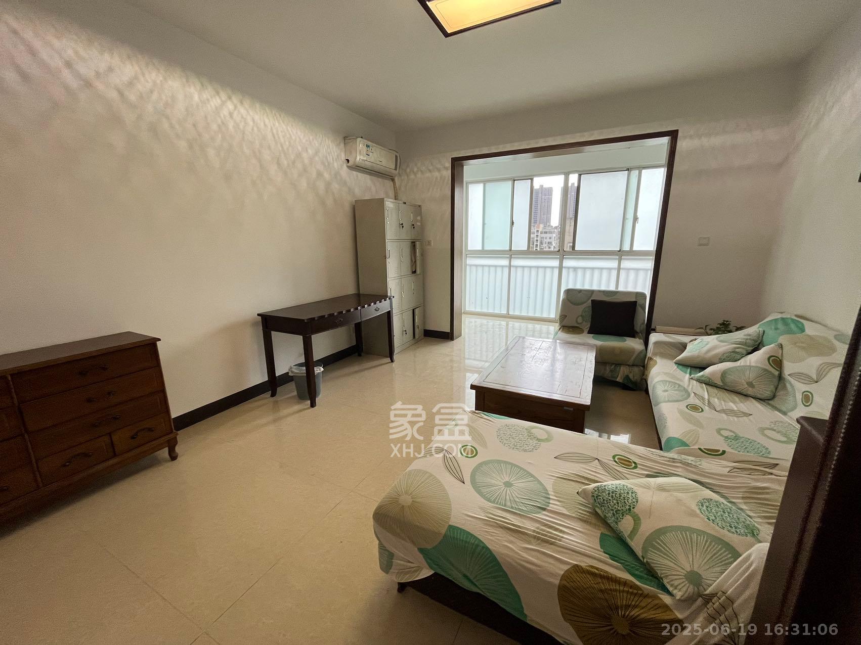 嘉盛华庭(一期、二期、三期)  1室2厅1卫    2500.0元/月 嘉盛华庭(一期、二期、三期)  1室2厅1卫    2500.0元/月室内图