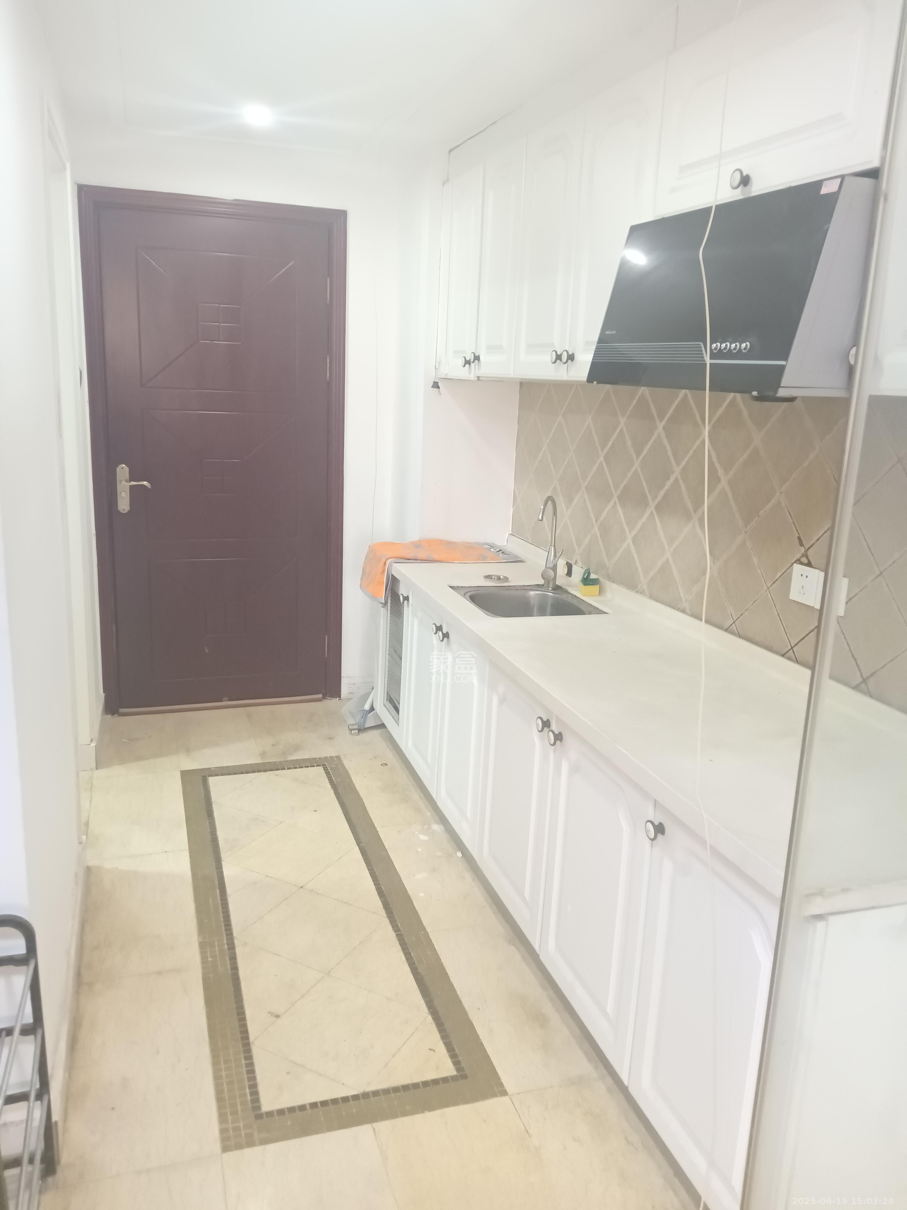 沁园春御院 1室1厅1卫 1700.0元/月 沁园春御院 1室1厅1卫 1700.0元/月室内图