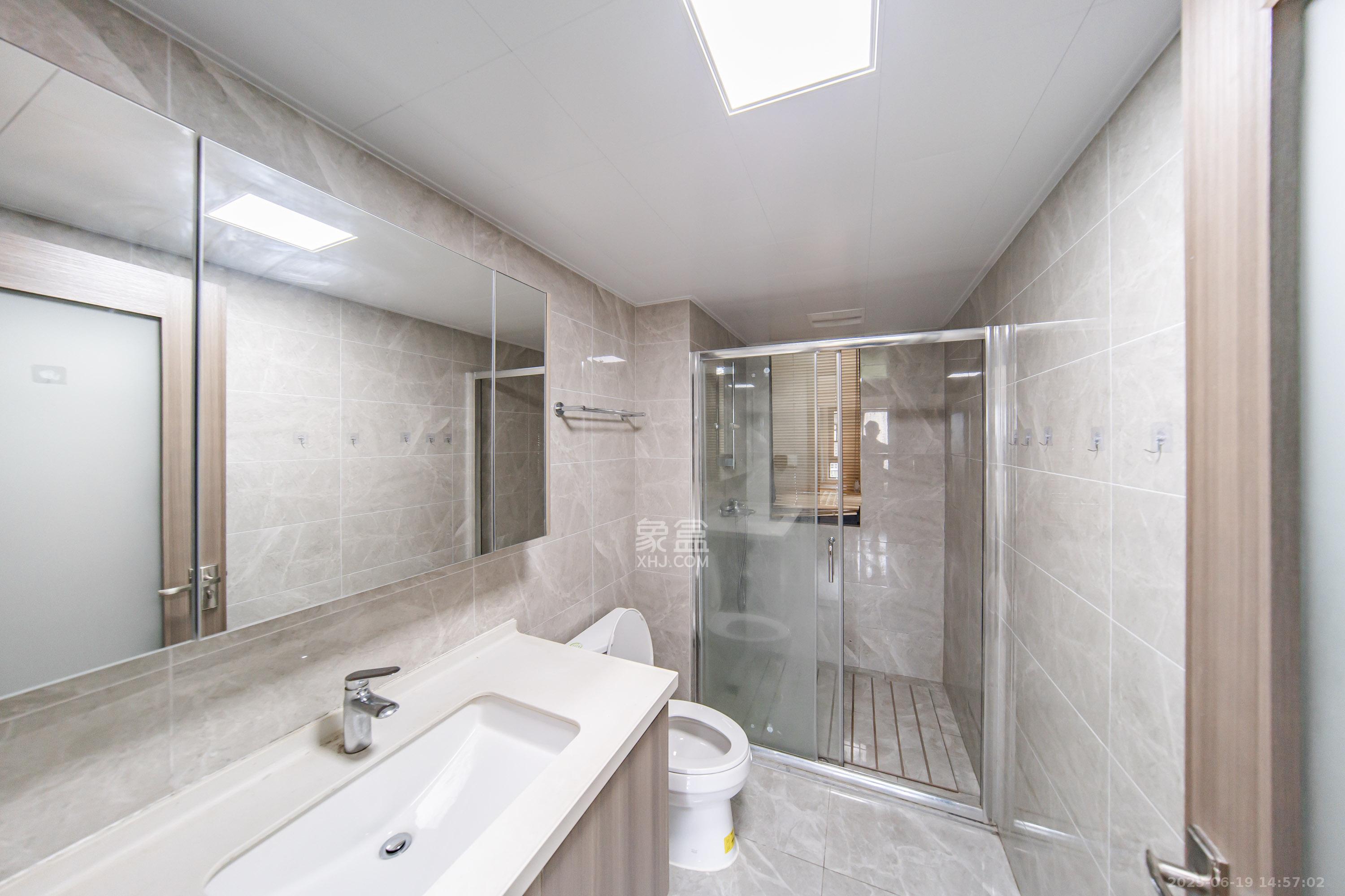 中海阅麓山一期  3室2厅2卫    125.0万卫生间