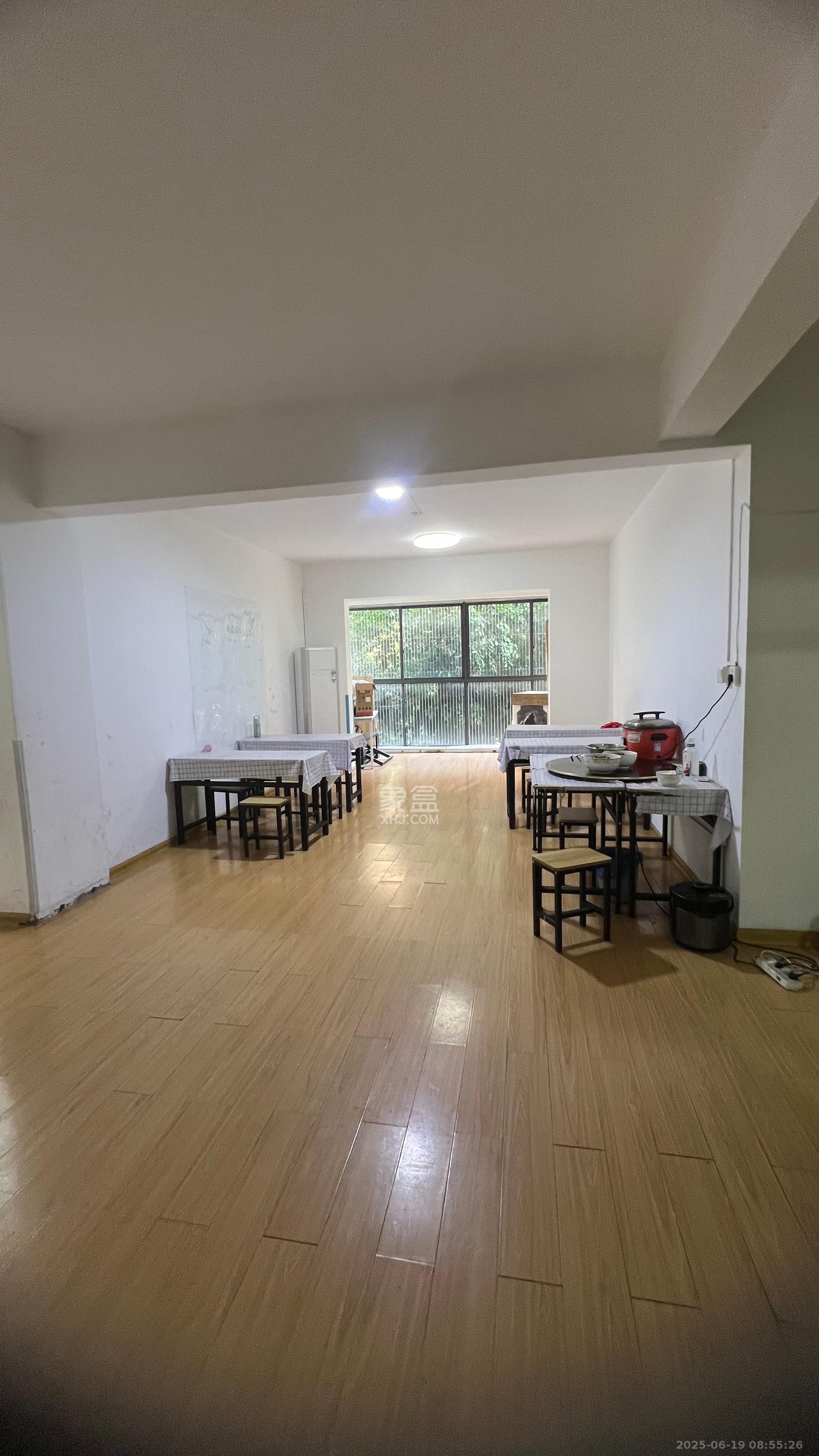 钰龙天下一期  4室2厅1卫   3800.00元/月