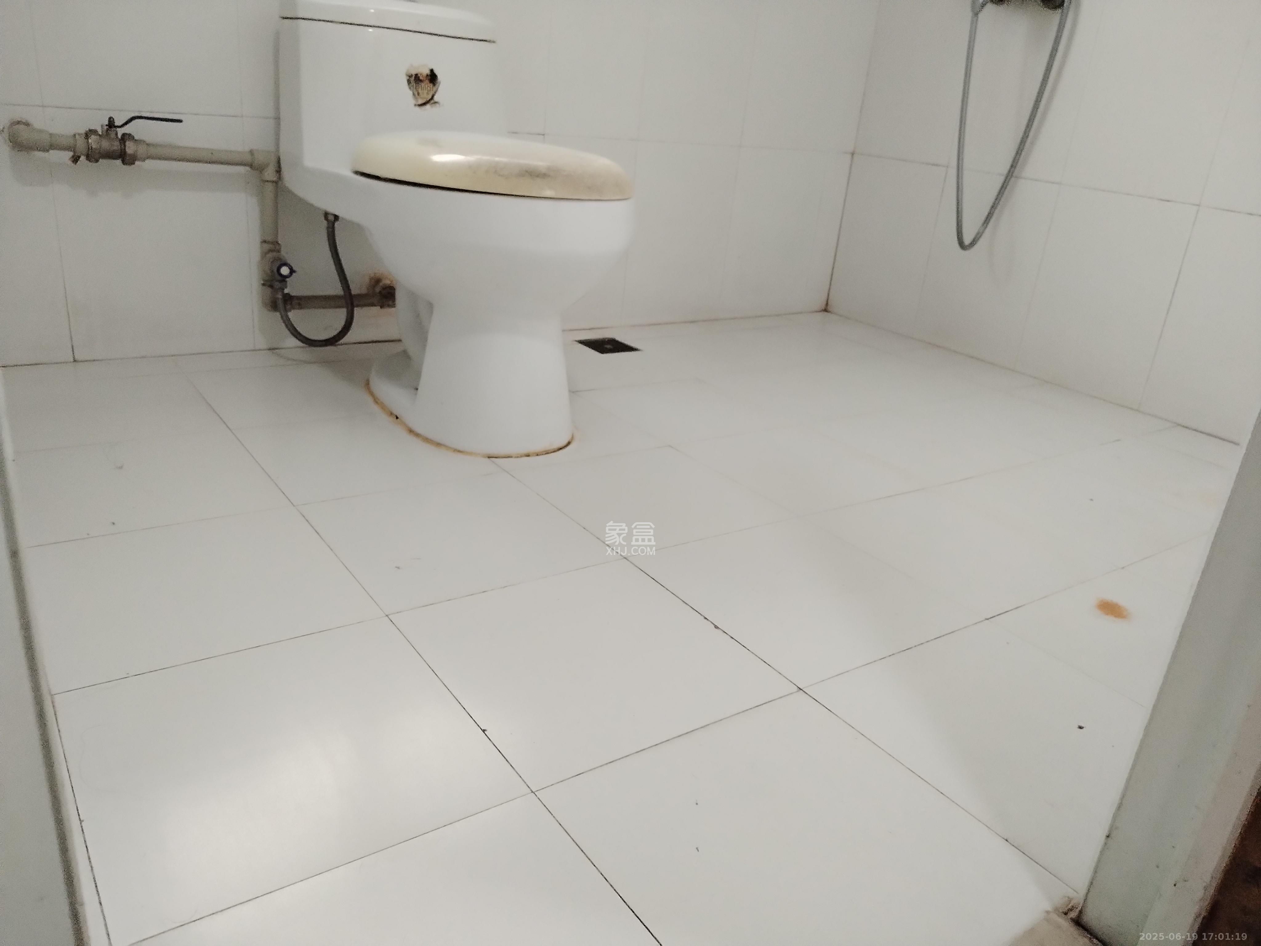 新塘垅小区(高桥物流园)  3室2厅2卫    2200.0元/月 新塘垅小区(高桥物流园)  3室2厅2卫    2200.0元/月室内图