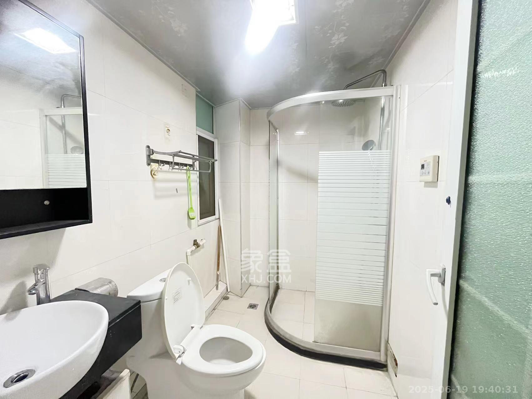 格林星城  3室2厅2卫    2500.0元/月室内图