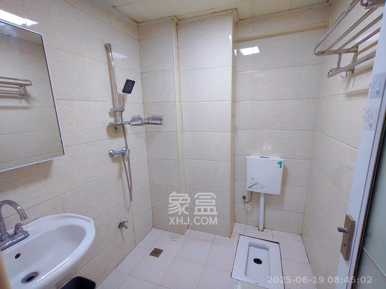 建鑫二期  1室1厅1卫   1300.00元/月室内图