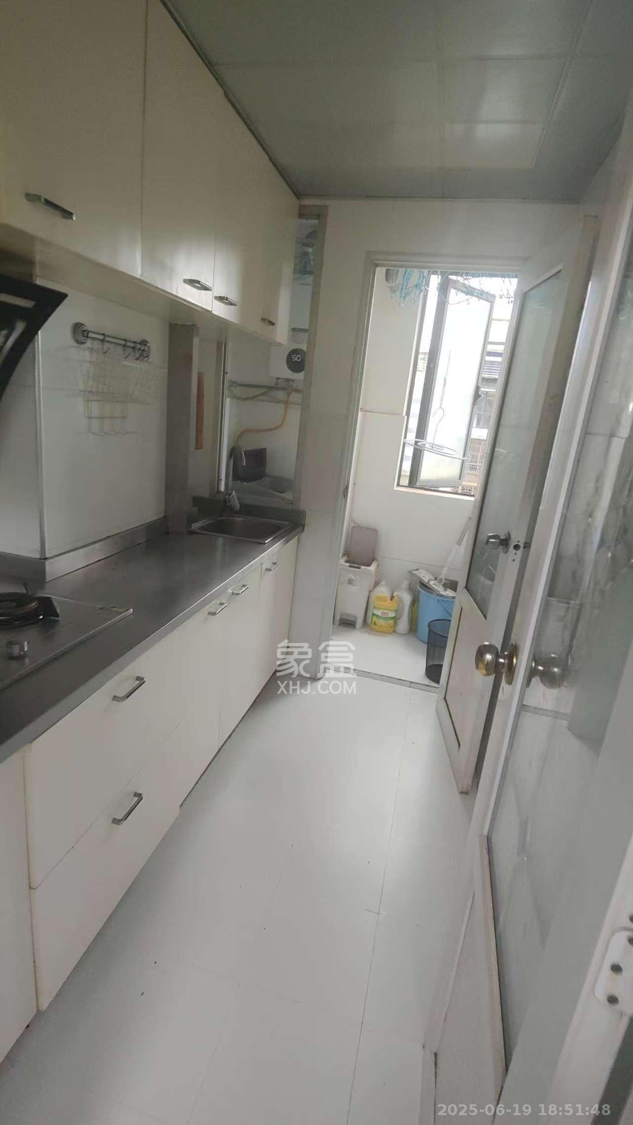 印象天心  2室1厅1卫    2200.0元/月 印象天心  2室1厅1卫    2200.0元/月