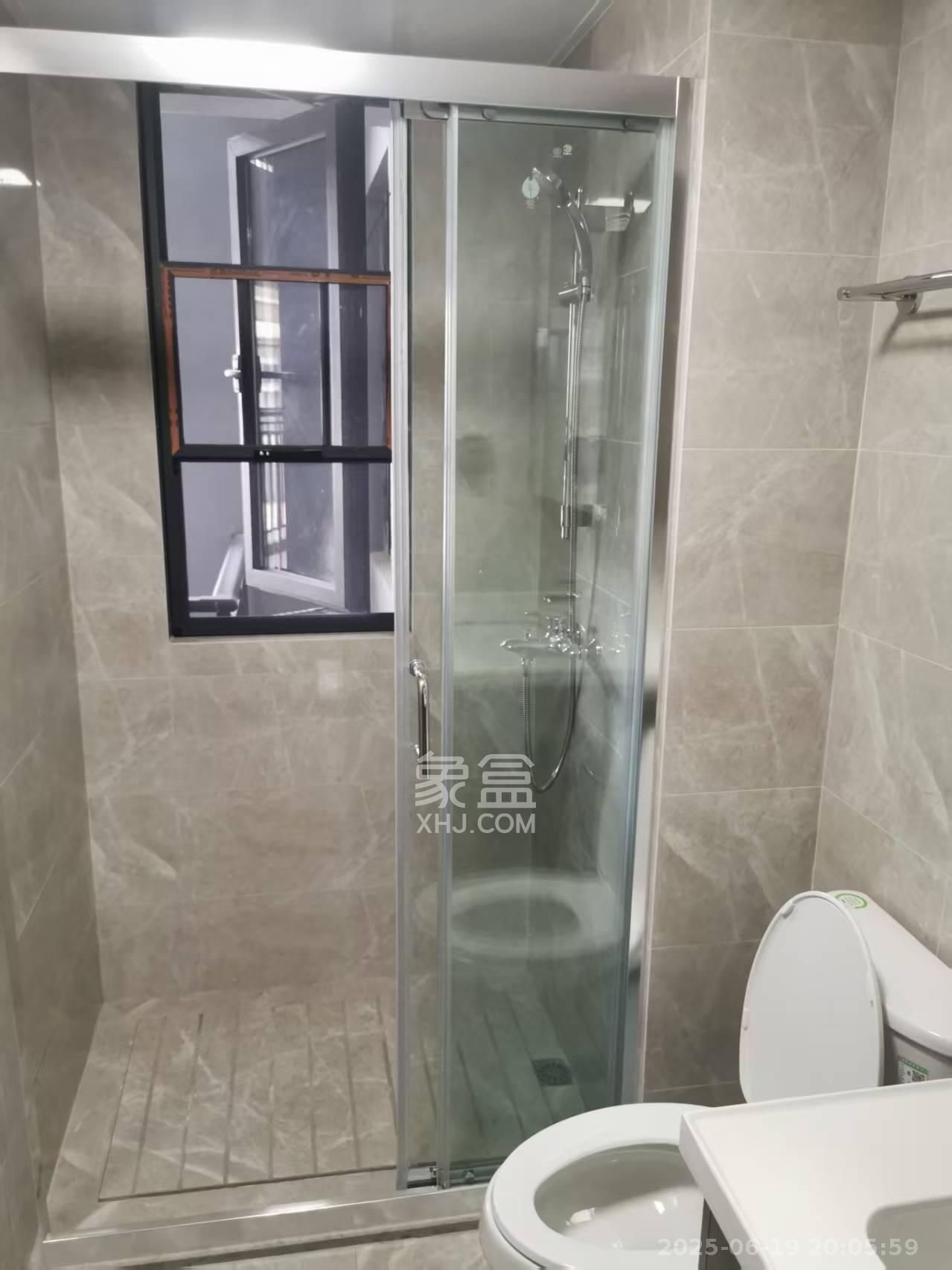 中海阅麓山二期  3室2厅2卫   3000.00元/月室内图