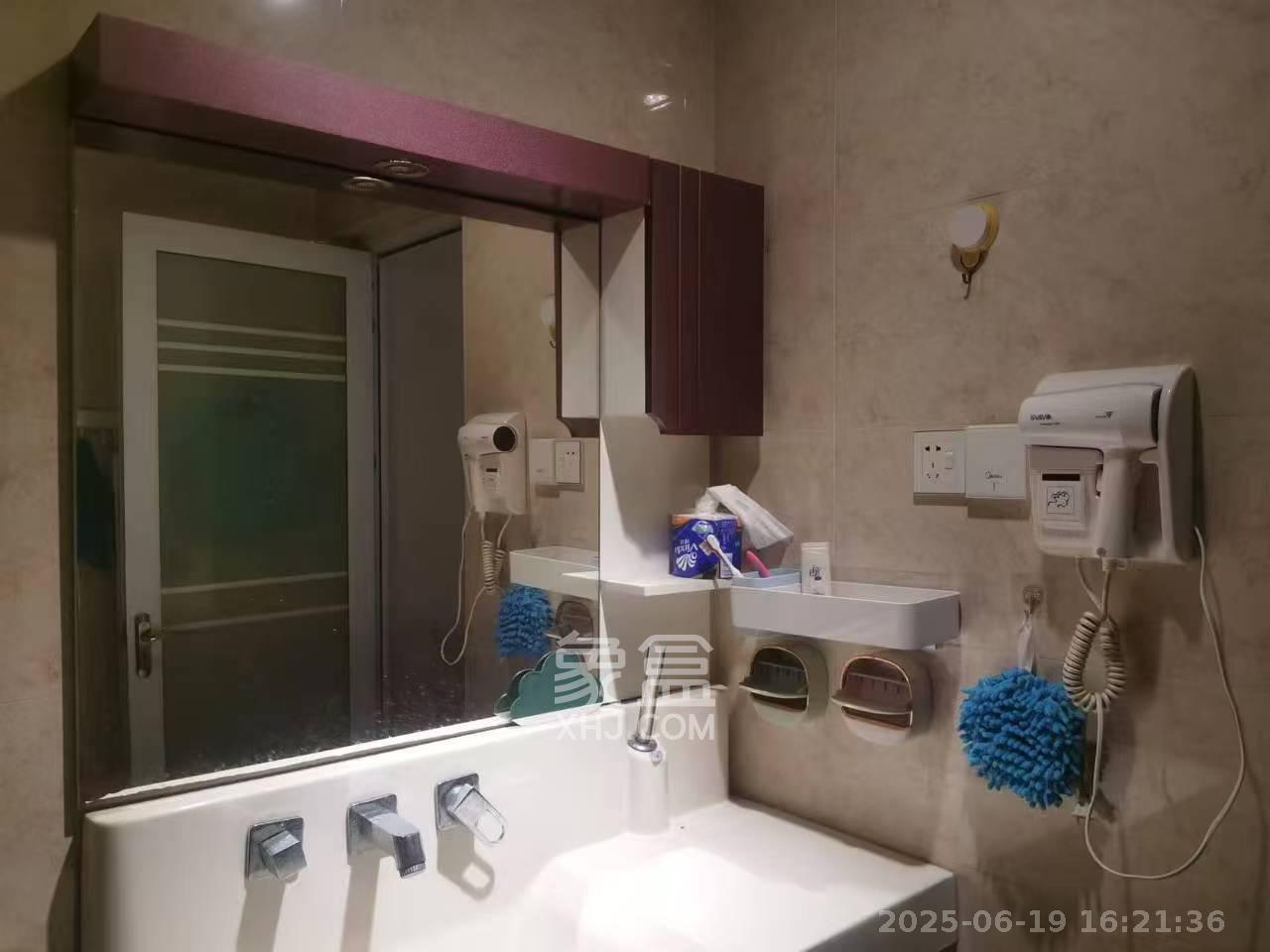 银桂苑  3室2厅2卫   3300.00元/月室内图