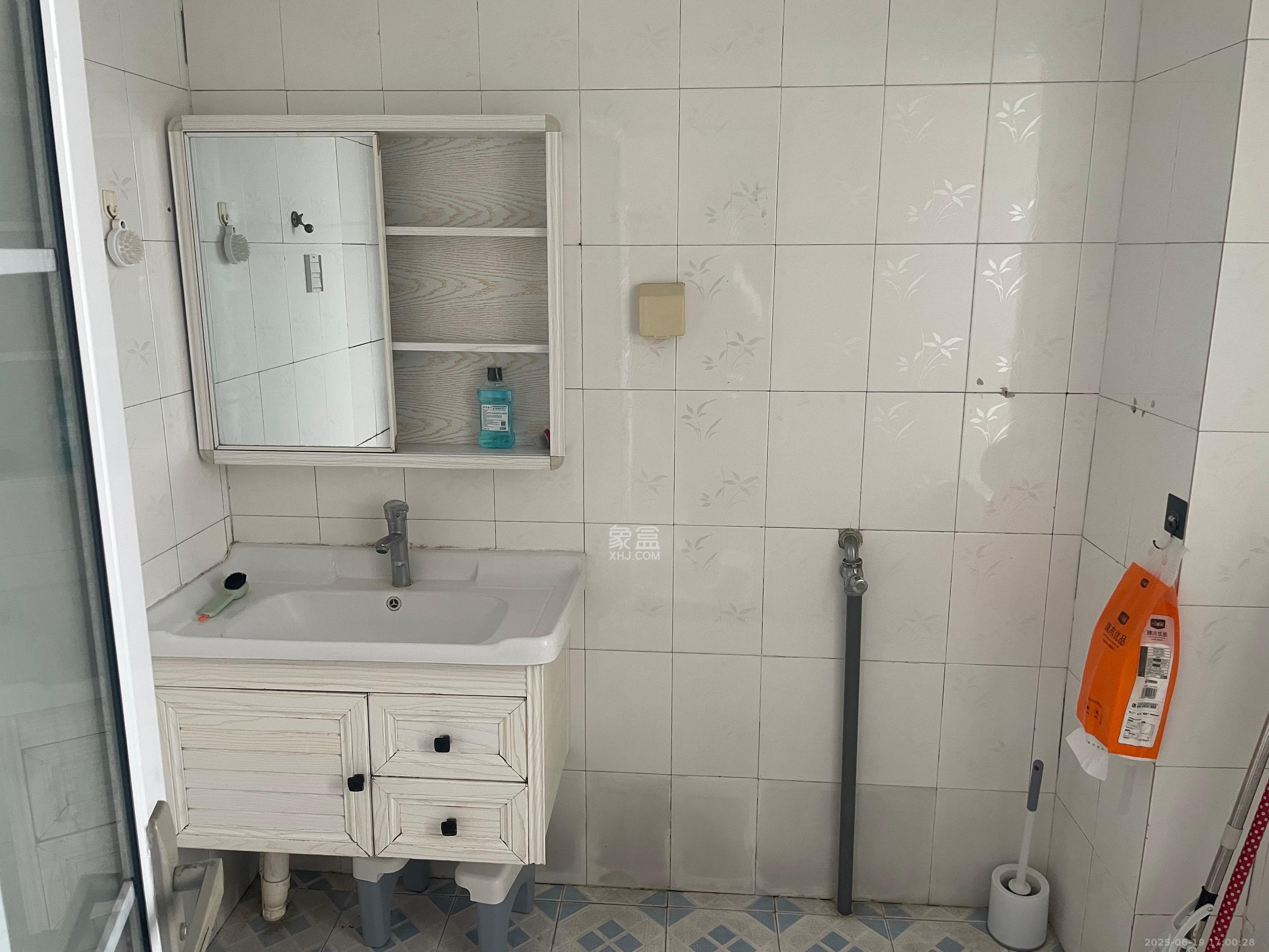 新楚天扶华庭  2室1厅1卫    2600.0元/月 新楚天扶华庭  2室1厅1卫    2600.0元/月室内图