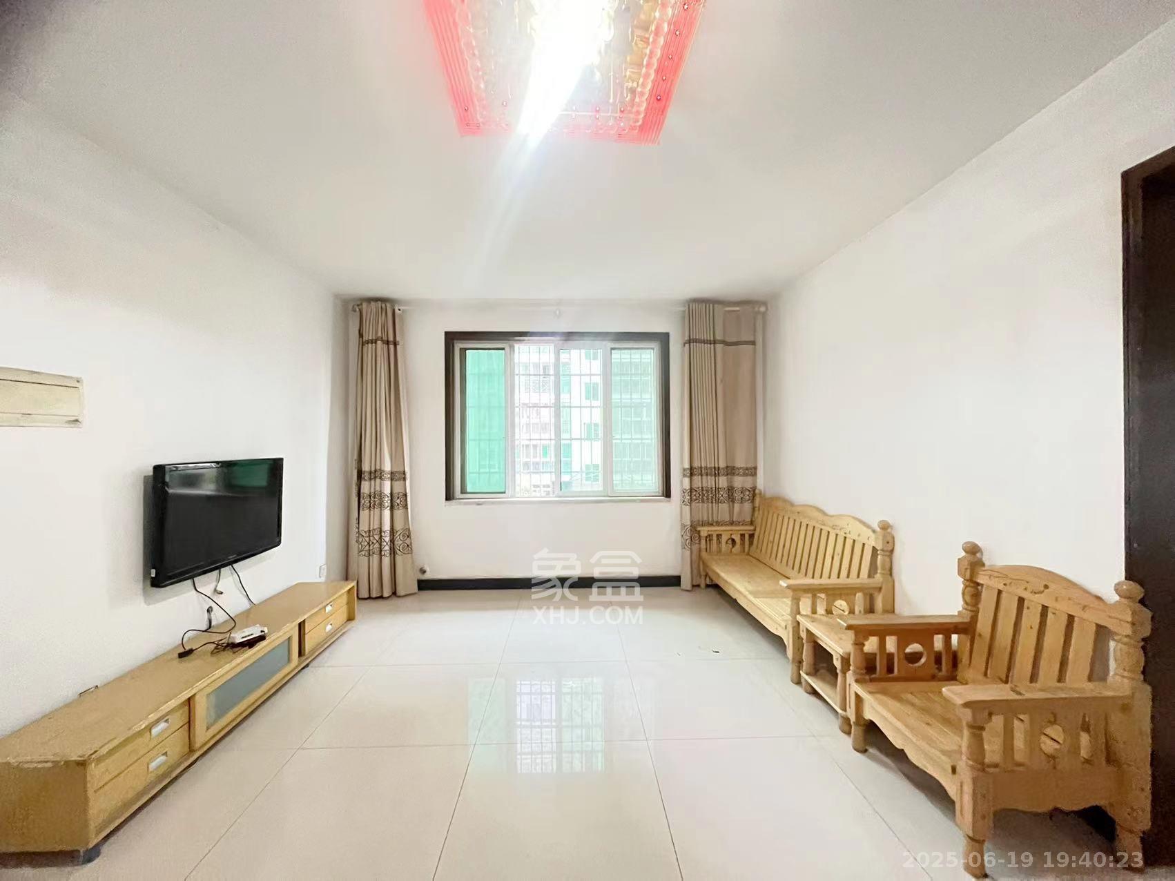 格林星城 3室2厅2卫 2500.0元/月 格林星城 3室2厅2卫 2500.0元/月室内图