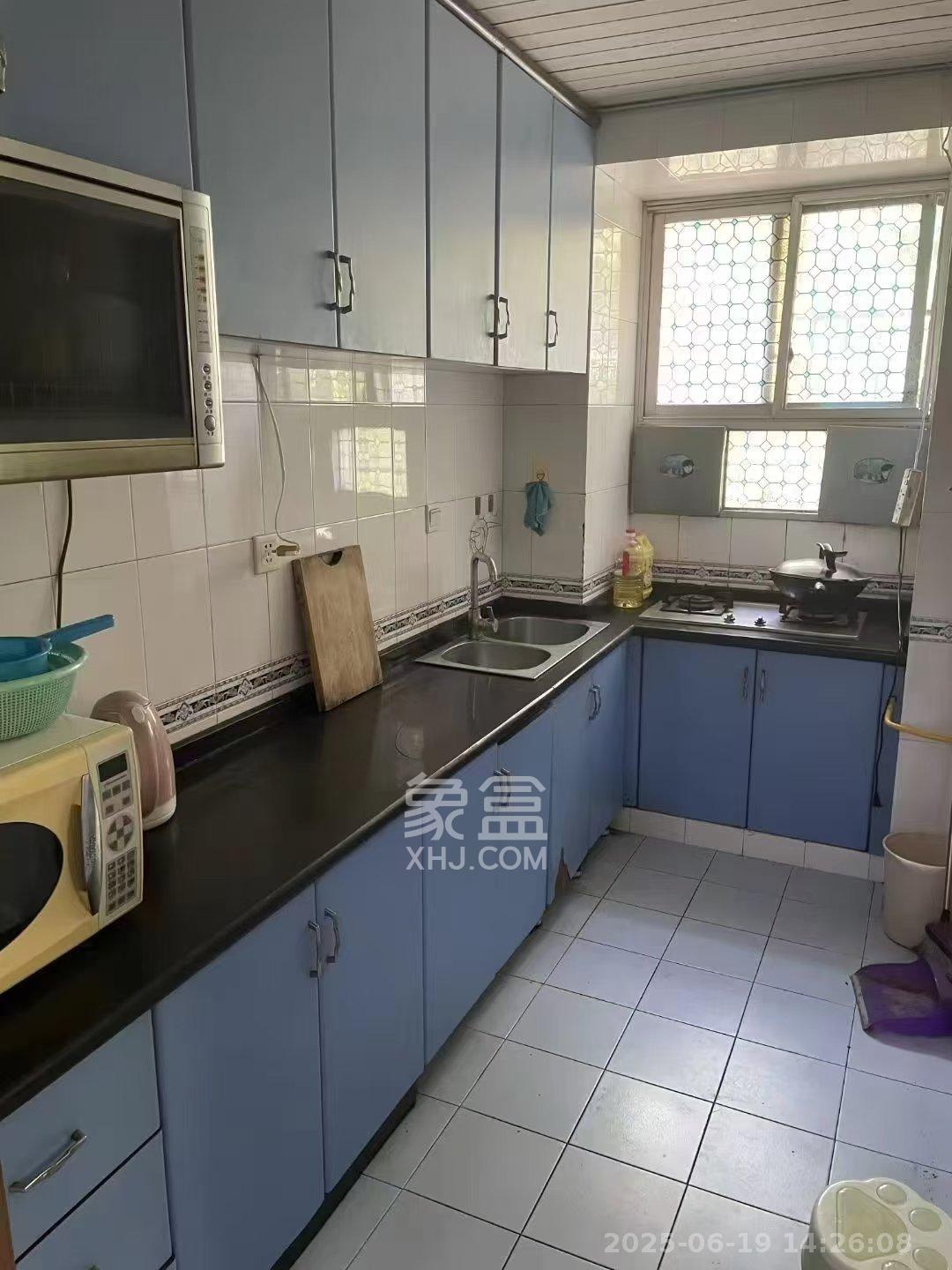 湖南电视台宿舍 3室1厅1卫 2300.0元/月 湖南电视台宿舍 3室1厅1卫 2300.0元/月室内图