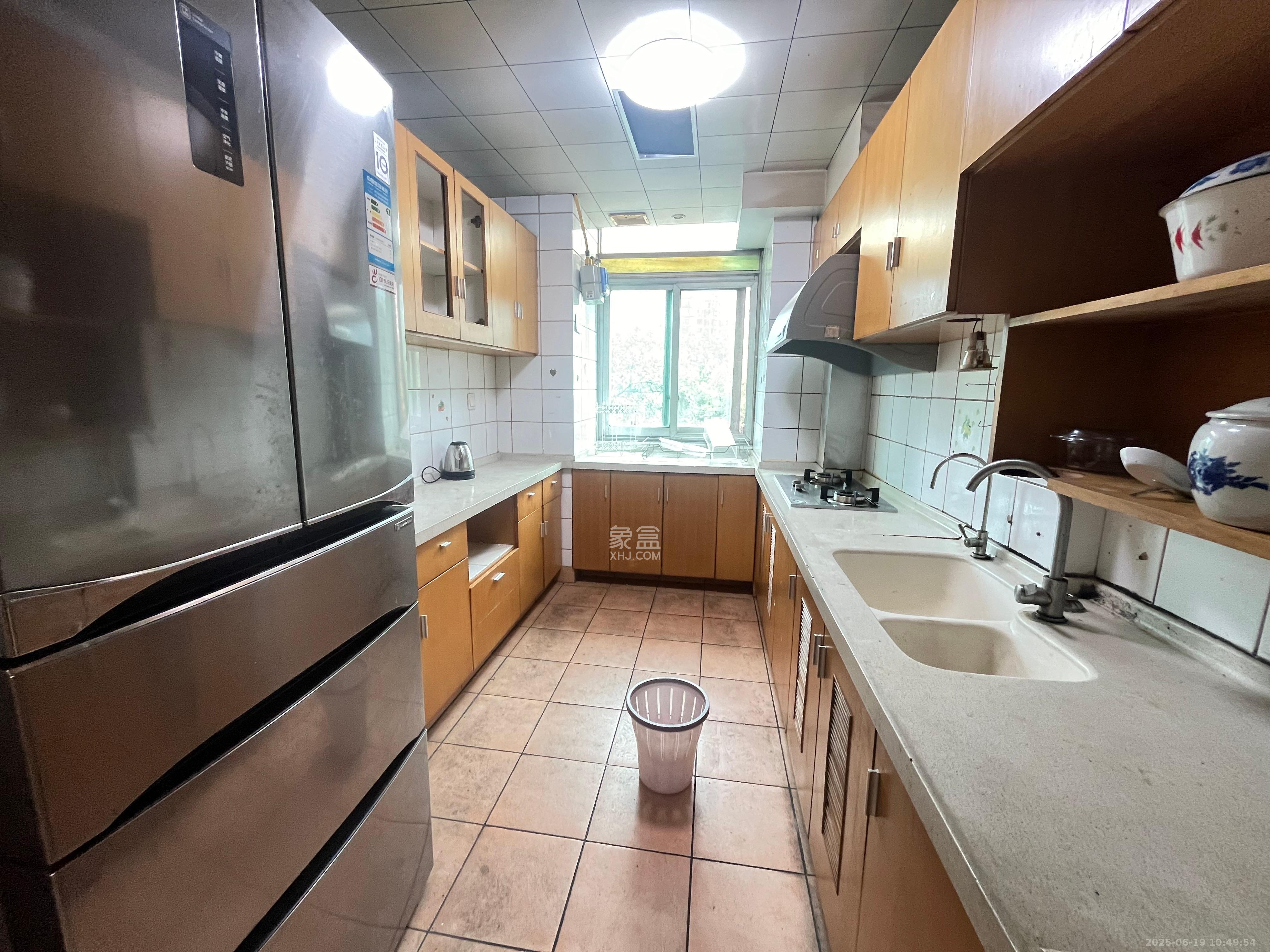 咸嘉新村嘉文苑 3室2厅2卫 2300.0元/月 咸嘉新村嘉文苑 3室2厅2卫 2300.0元/月室内图