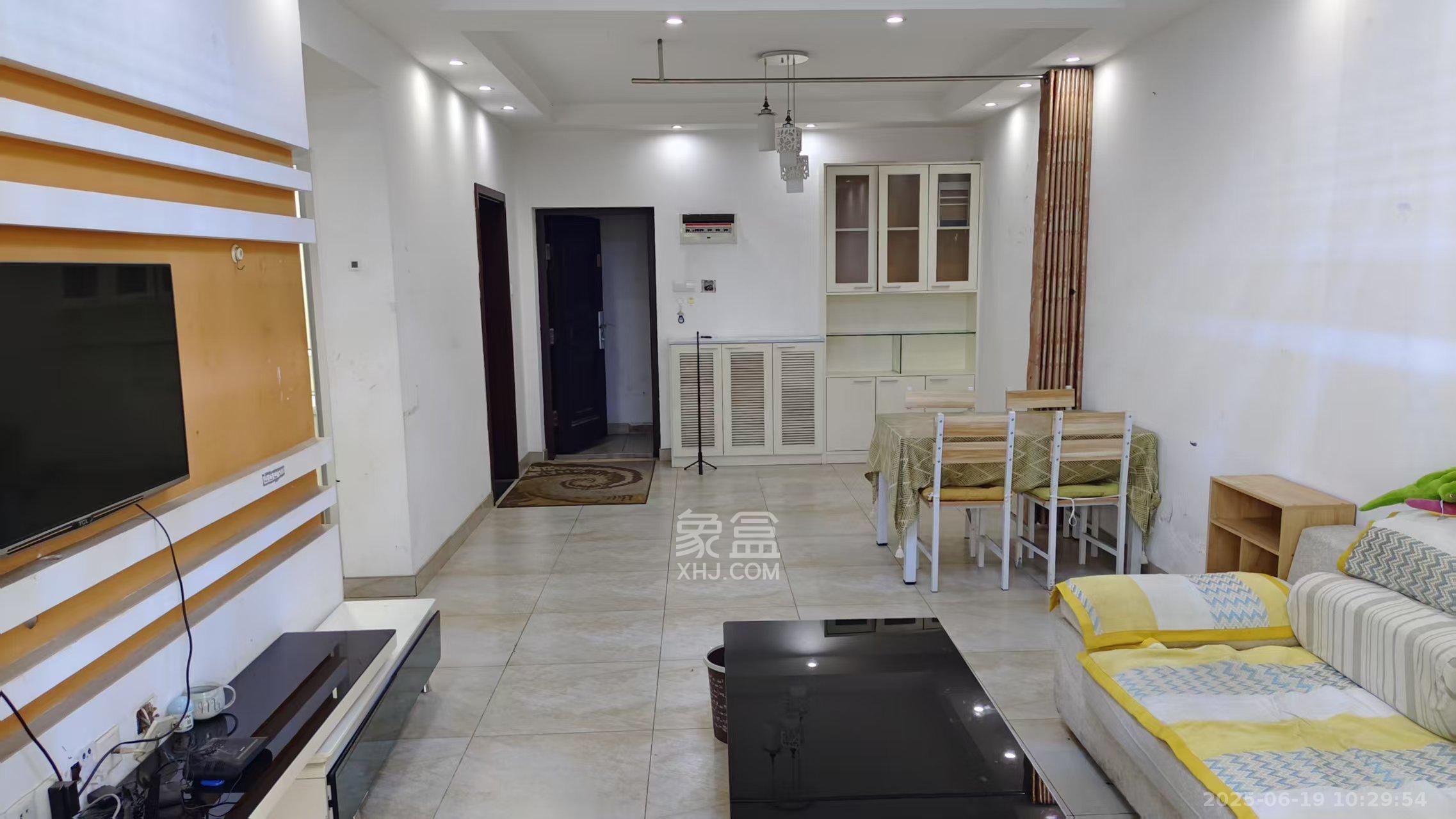 华城广场 2室2厅1卫 2500.0元/月 华城广场 2室2厅1卫 2500.0元/月室内图