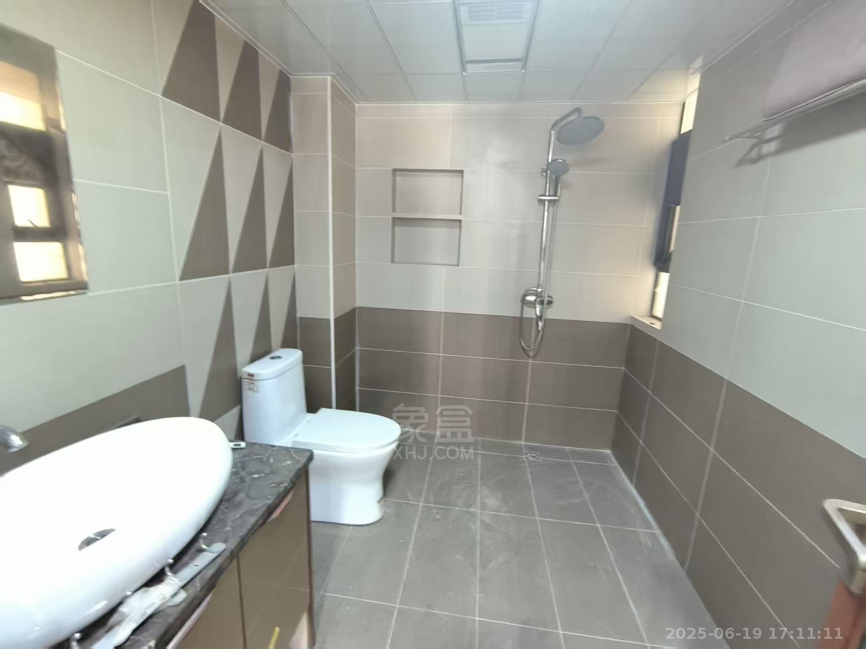 佳兆业金域天下二期 3室2厅2卫 1600.0元/月 佳兆业金域天下二期 3室2厅2卫 1600.0元/月室内图