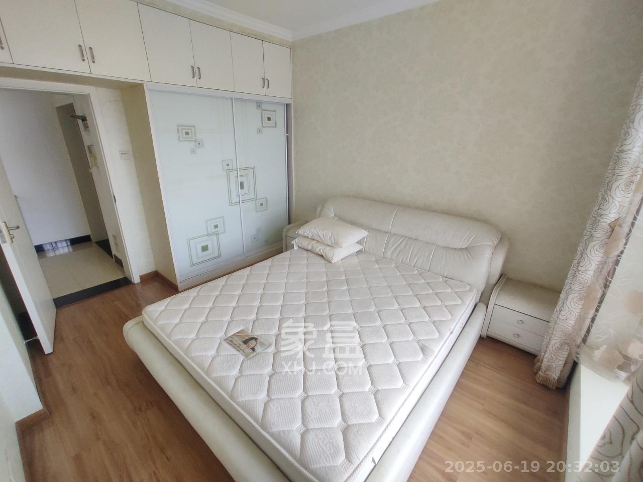 汀湘十里  3室2厅2卫   2200.00元/月室内图