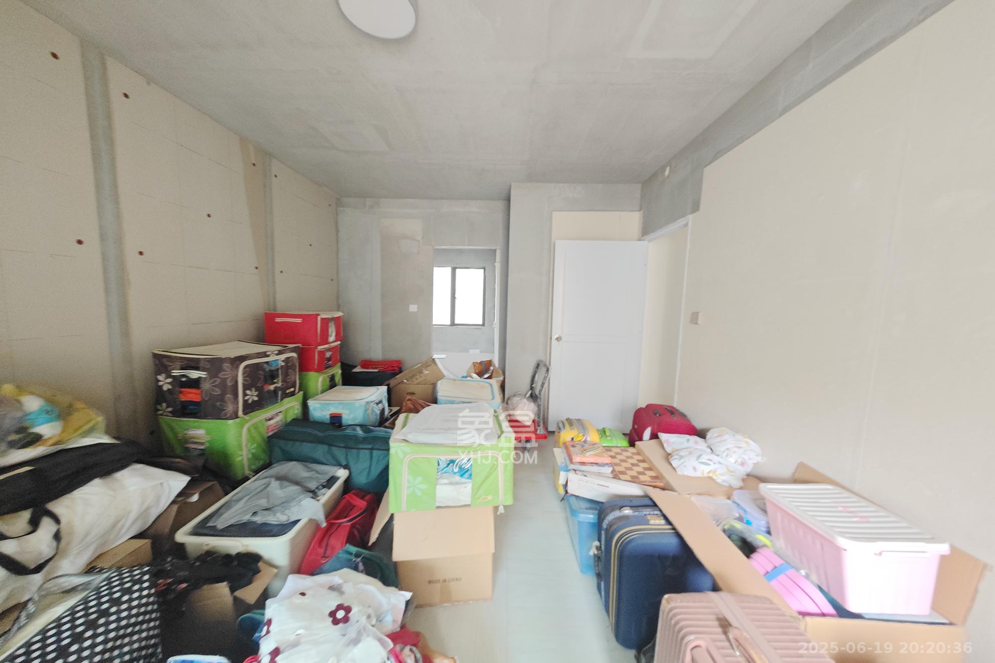 国欣向荣府  4室2厅2卫    155.0万 国欣向荣府  4室2厅2卫    155.0万卧室