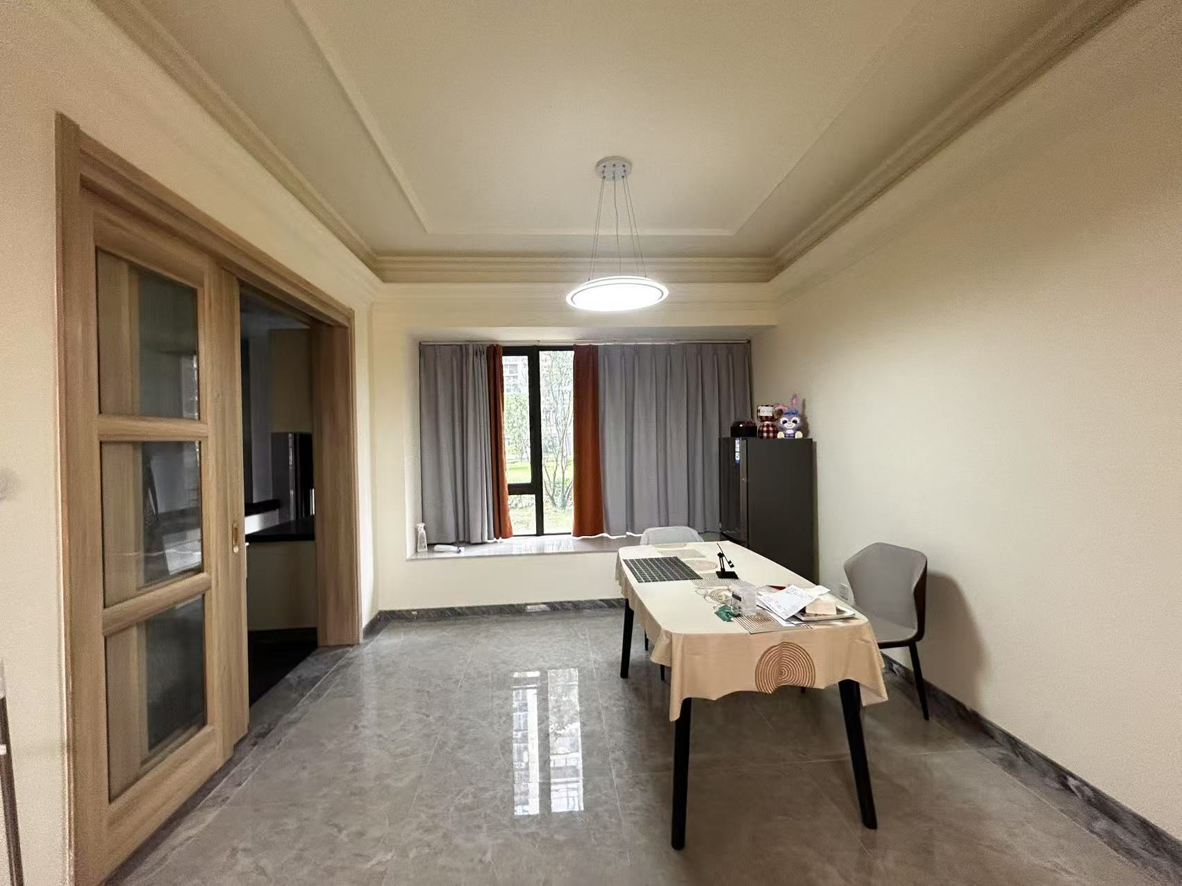 华耀碧桂园十里江湾誉峯 3室2厅2卫 3200.0元/月 华耀碧桂园十里江湾誉峯 3室2厅2卫 3200.0元/月室内图