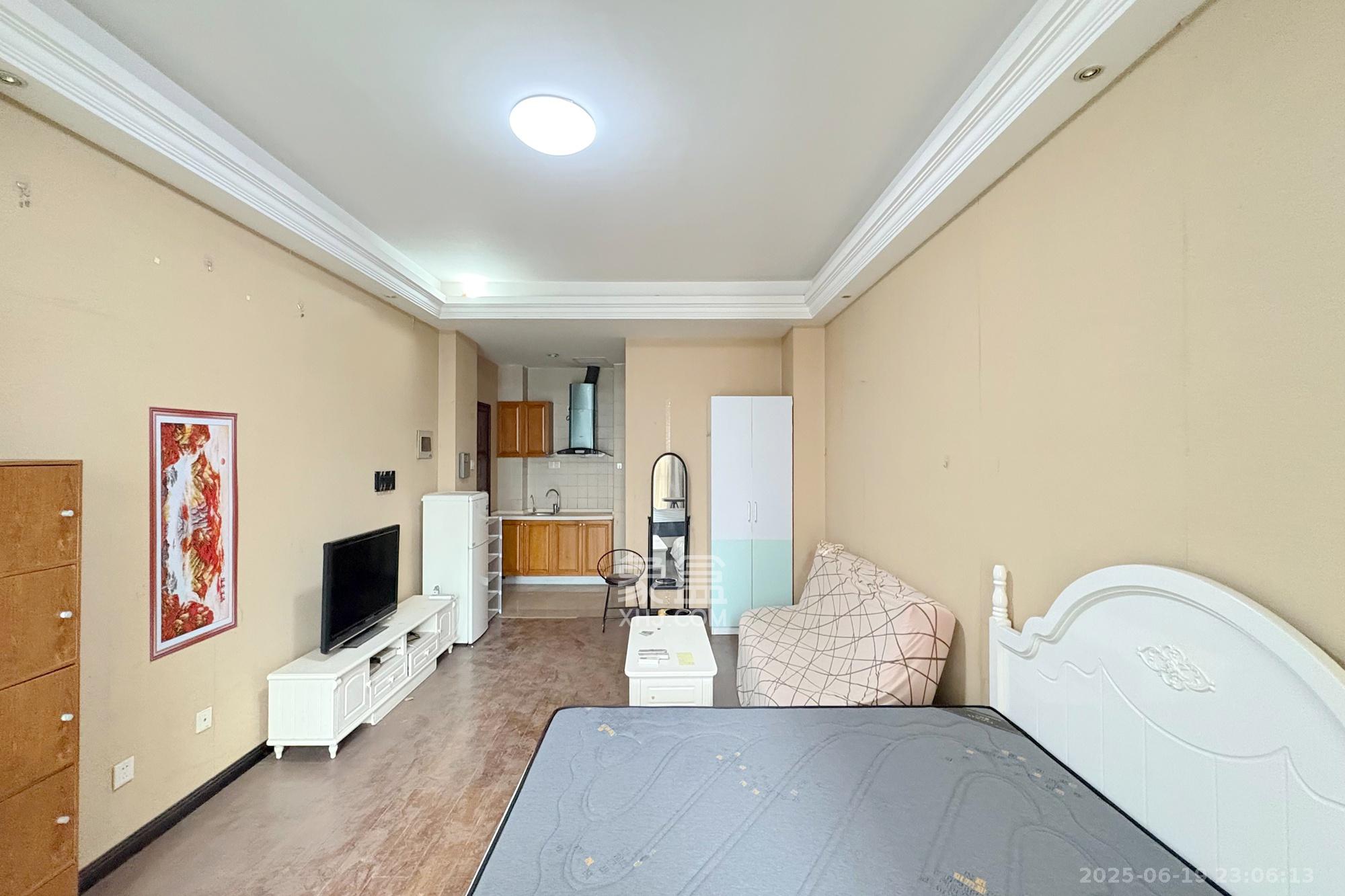 铂宫  1室1厅1卫    58.0万 铂宫  1室1厅1卫    58.0万客厅