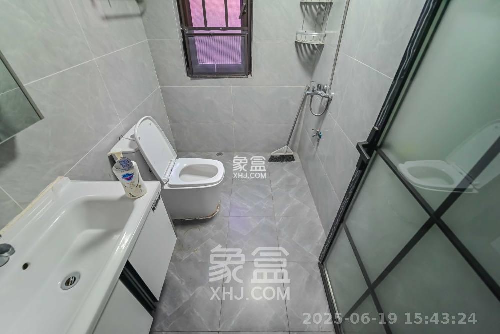 保利大都汇一期、二期 3室2厅2卫 3300.0元/月 保利大都汇一期、二期 3室2厅2卫 3300.0元/月室内图