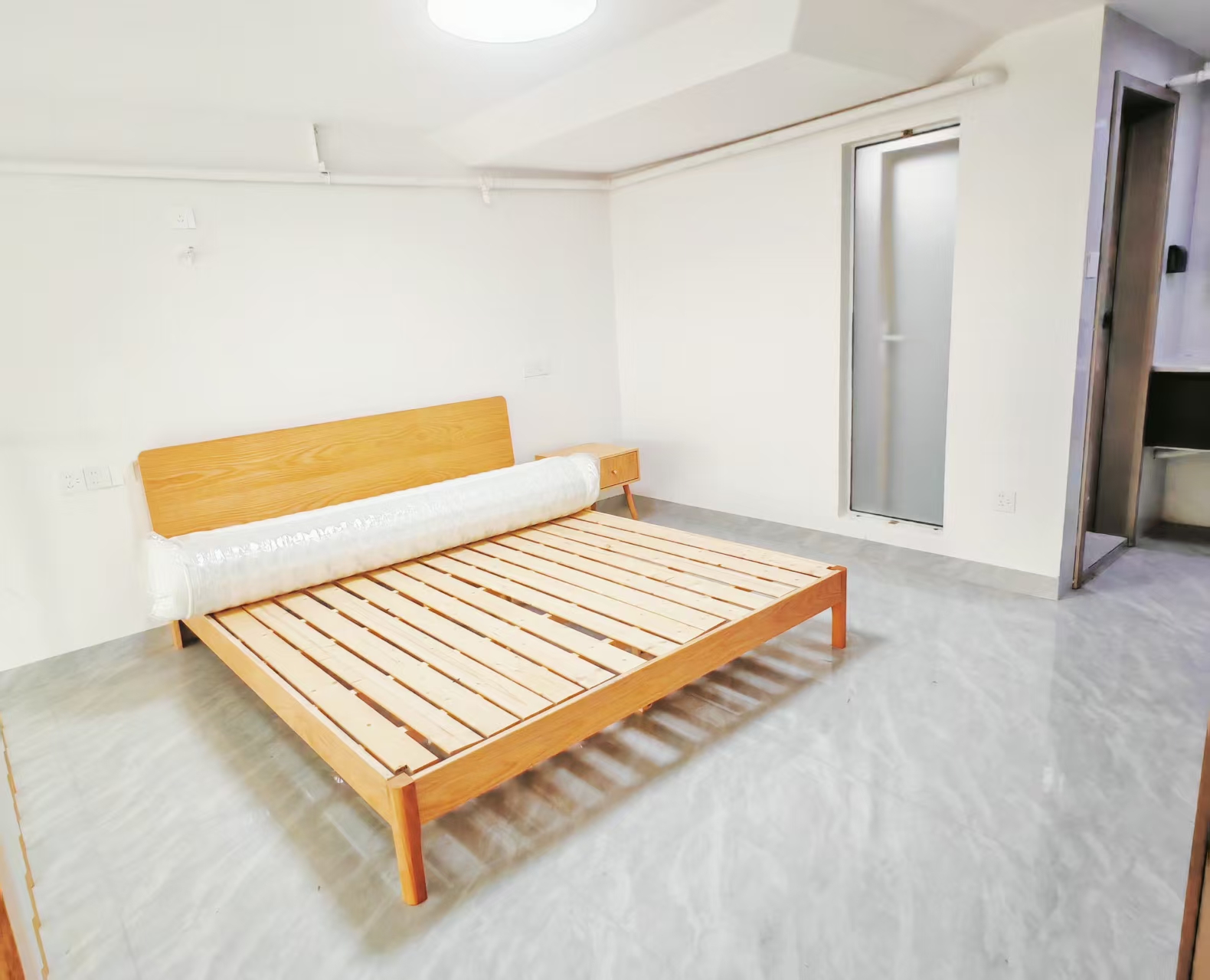 远大购物广场  1室2厅2卫   1900.00元/月室内图