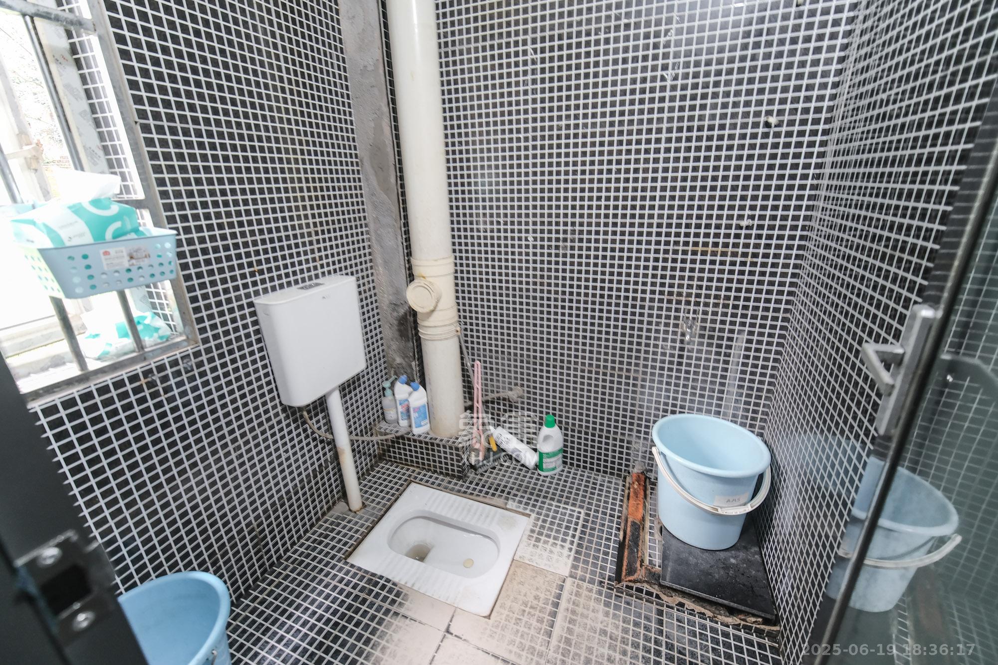 山水湾  2室2厅1卫   55.00万卫生间