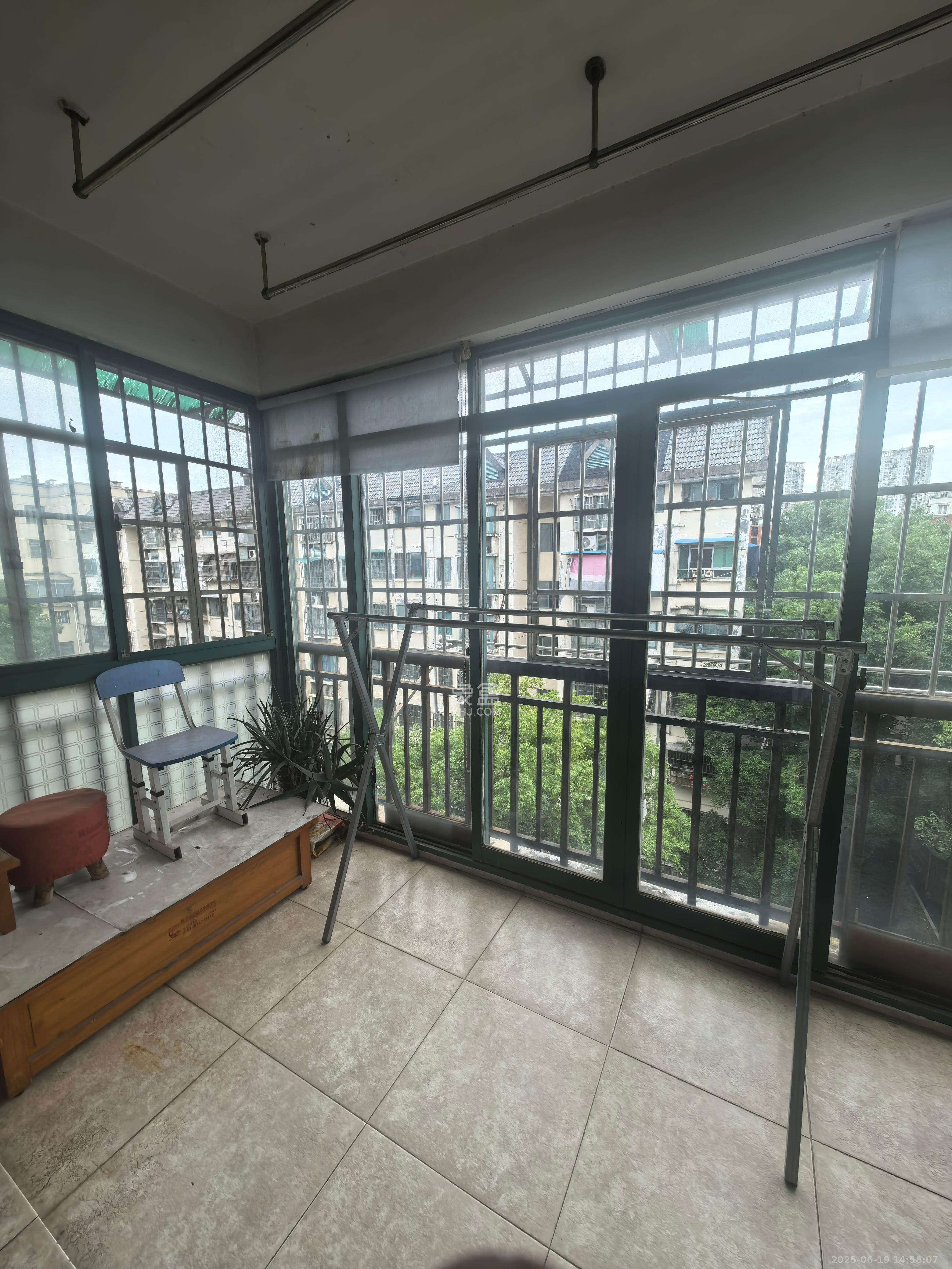 金帆江滨玫瑰园 3室2厅1卫 2000.0元/月 金帆江滨玫瑰园 3室2厅1卫 2000.0元/月室内图