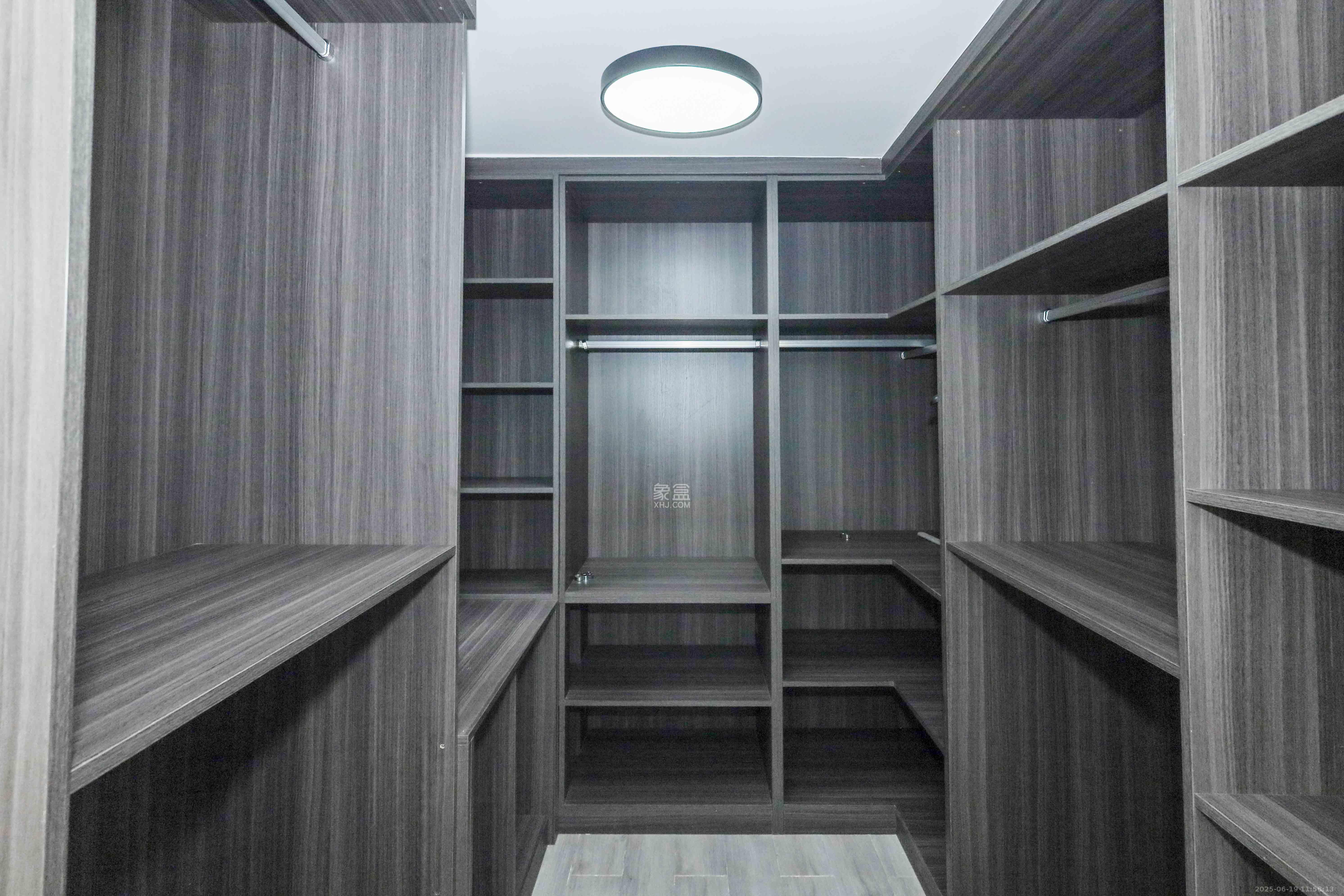 中国铁建梅溪青秀三期 4室2厅2卫 158.0万 中国铁建梅溪青秀三期 4室2厅2卫 158.0万卧室