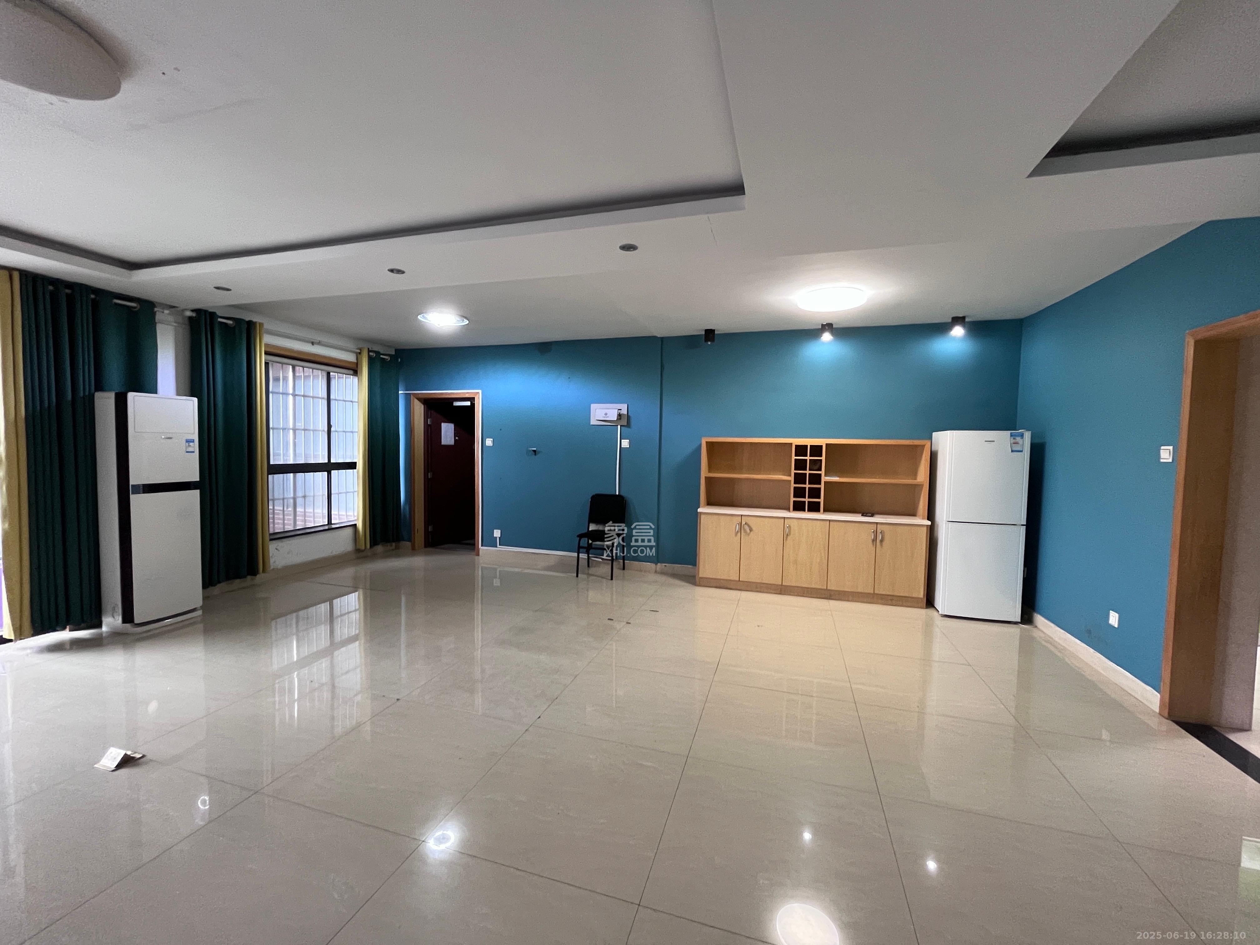 尚城 4室2厅2卫 2500.0元/月 尚城 4室2厅2卫 2500.0元/月室内图