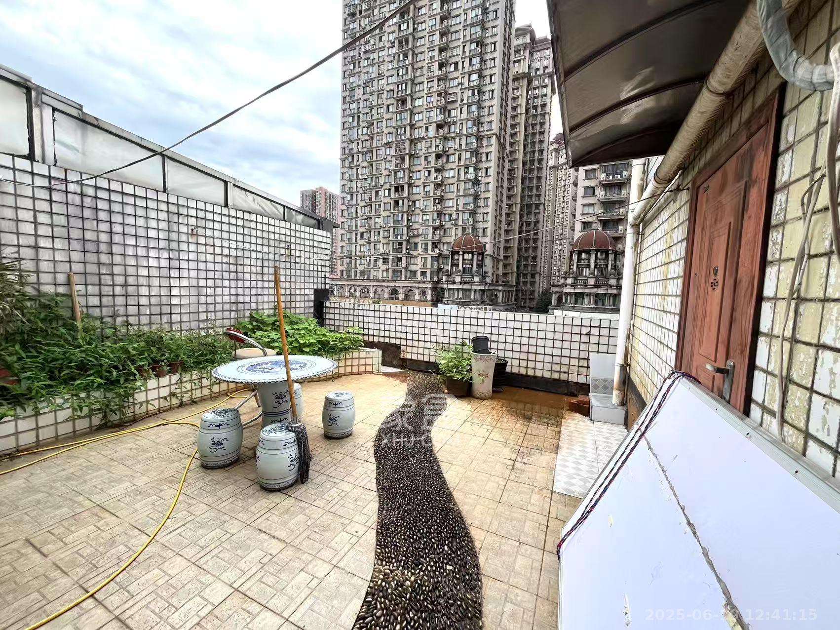 宏轩花苑  4室2厅3卫    4500.0元/月室内图