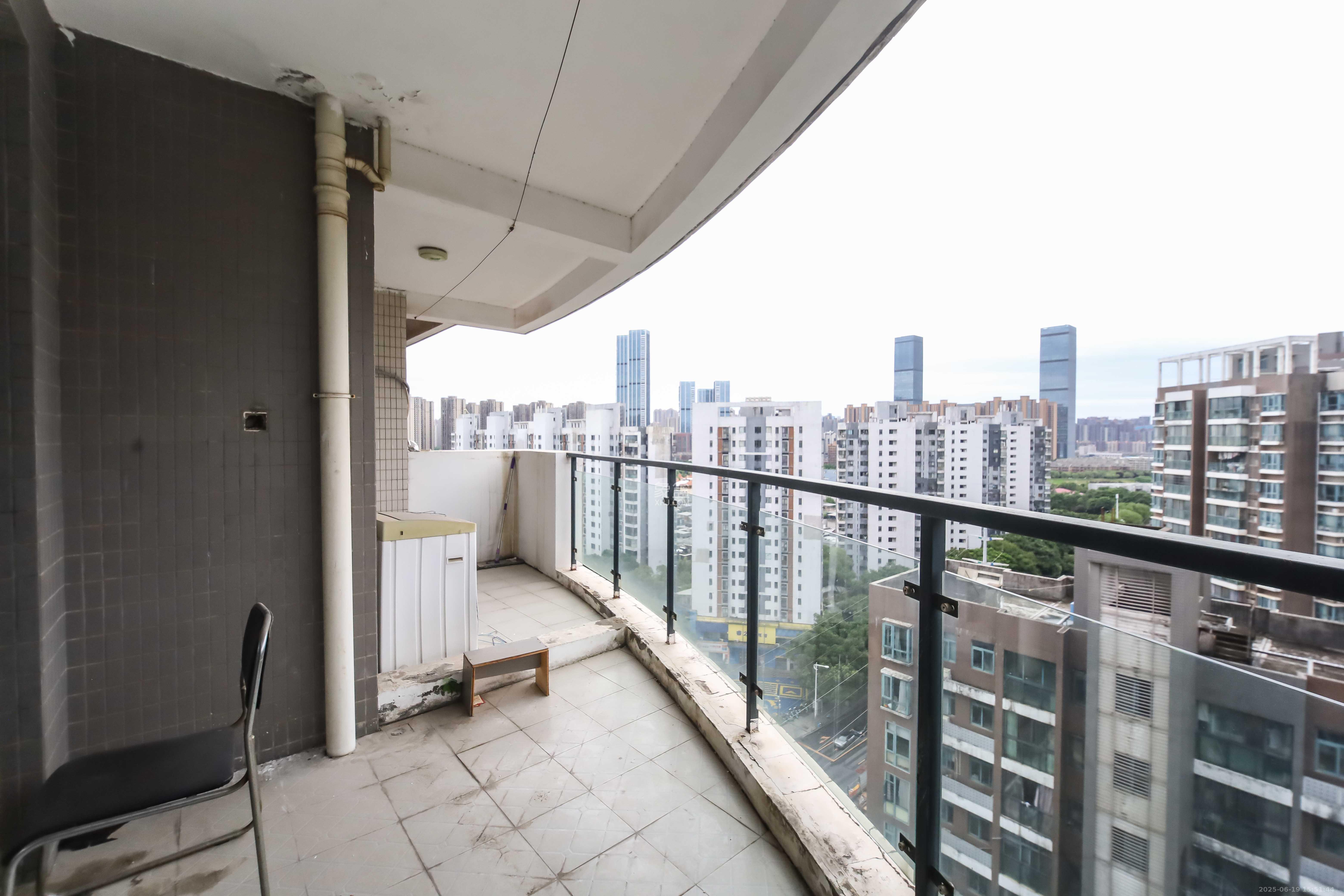 凯乐湘园  3室2厅2卫    95.0万阳台