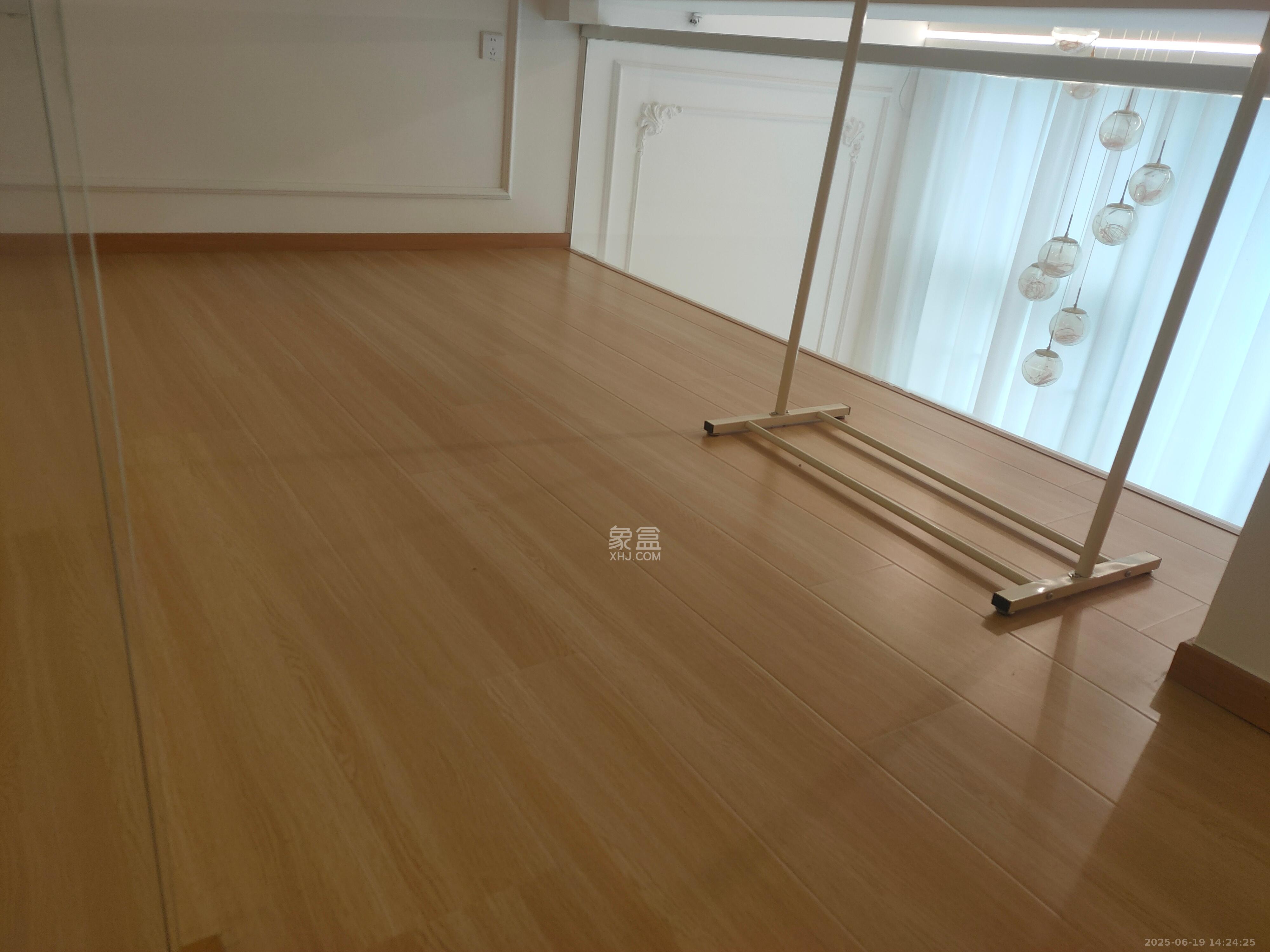 敬天广场  2室1厅1卫   3200.00元/月室内图