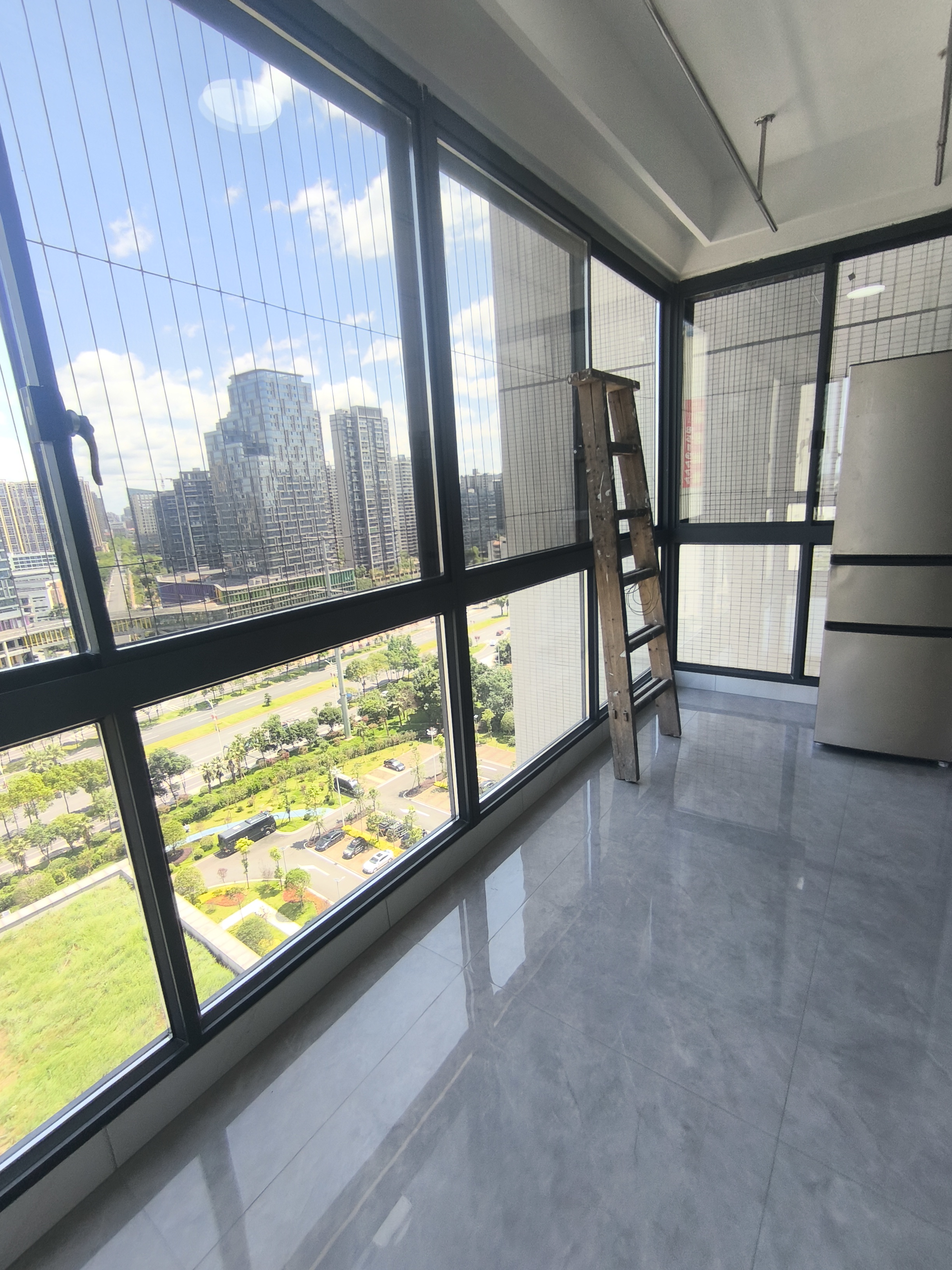 互助小区电梯房  4室2厅2卫   3000.00元/月室内图