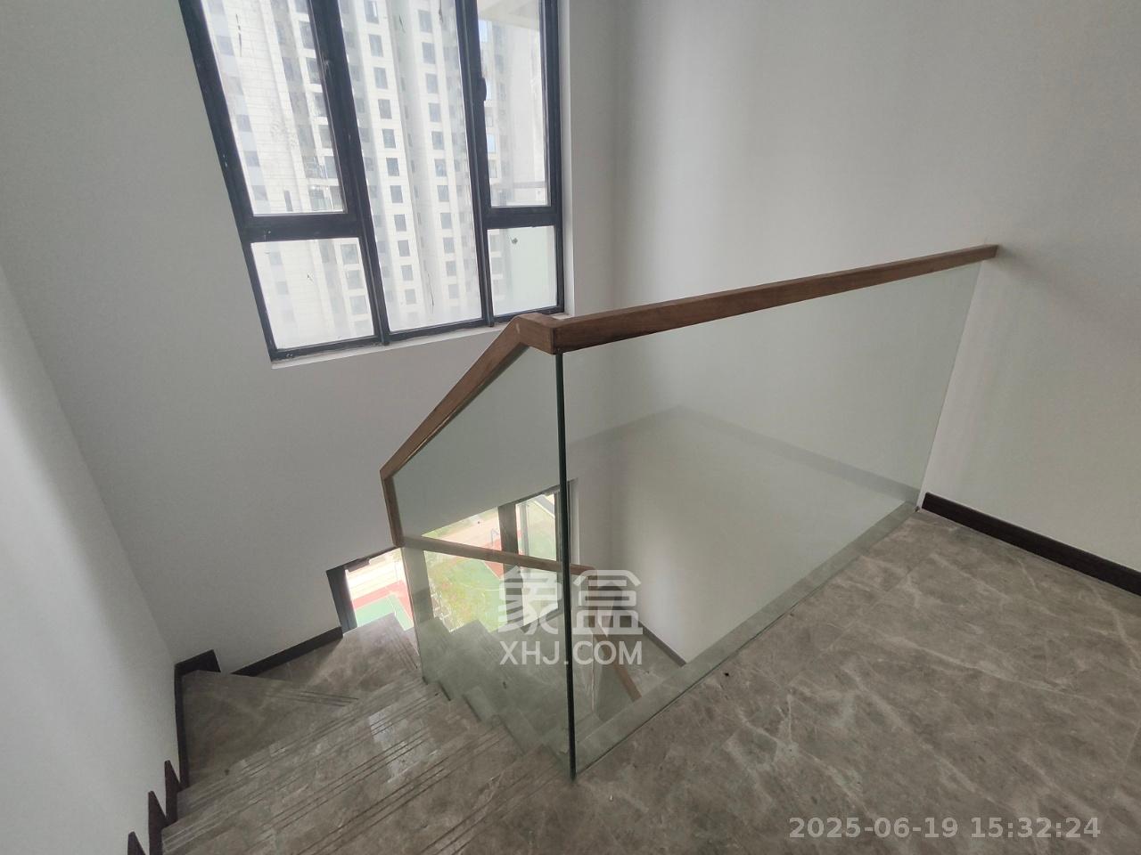 绿地长沙城际空间站（绿地新里佳苑）  5室2厅2卫   5500.00元/月室内图