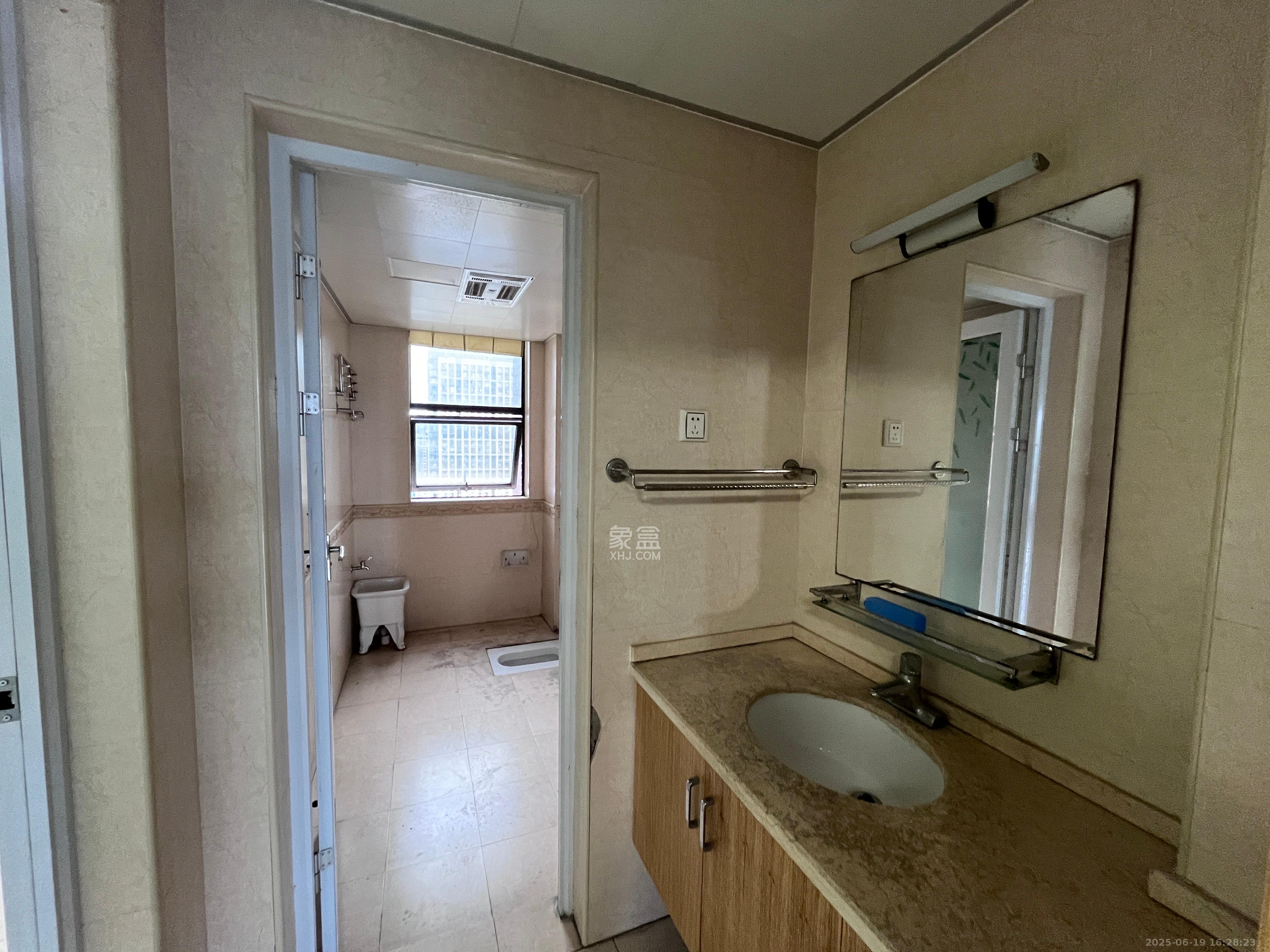 尚城 4室2厅2卫 2500.0元/月 尚城 4室2厅2卫 2500.0元/月室内图