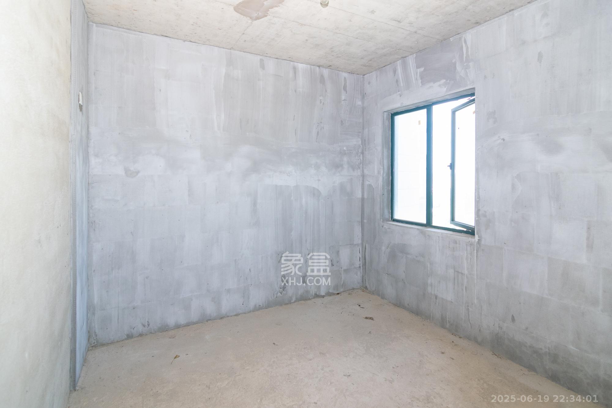 丽景华庭  4室2厅2卫   69.80万卧室
