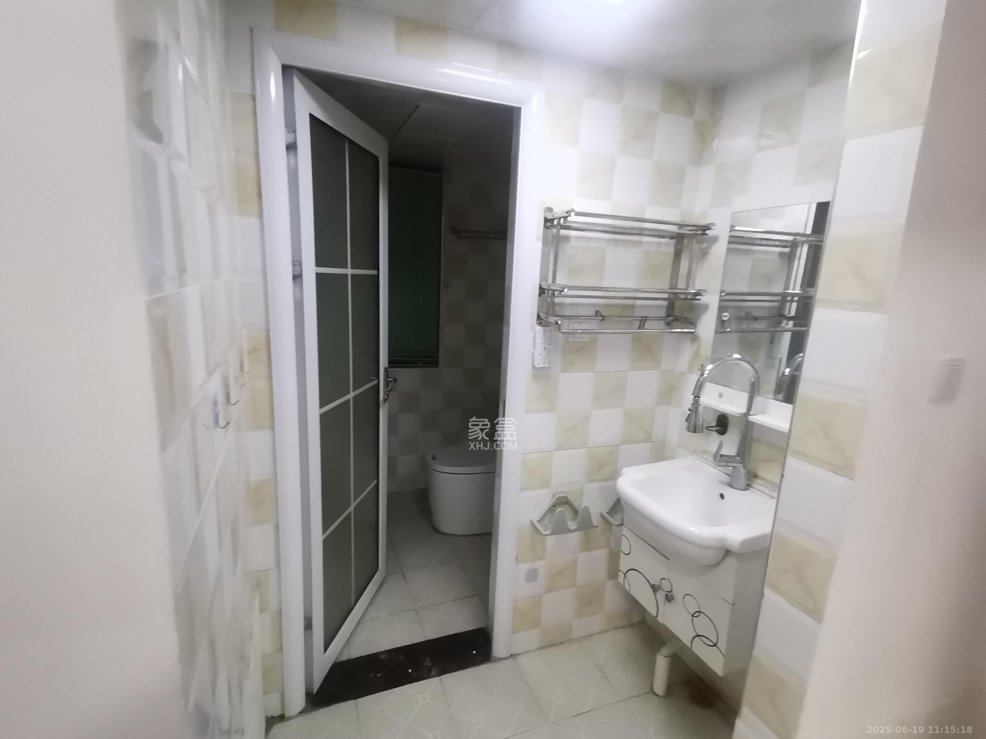 中国铁建梅溪青秀一期 3室2厅1卫 2600.0元/月 中国铁建梅溪青秀一期 3室2厅1卫 2600.0元/月室内图