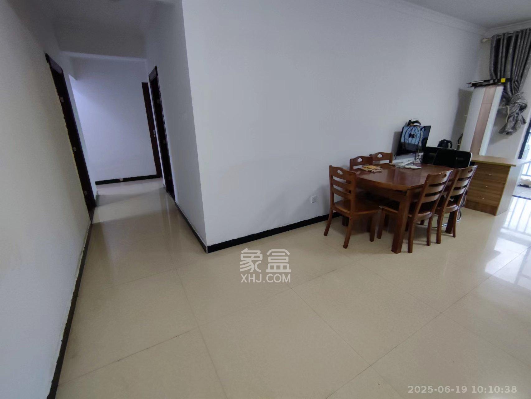 邦盛水岸御园  4室2厅2卫    2400.0元/月室内图