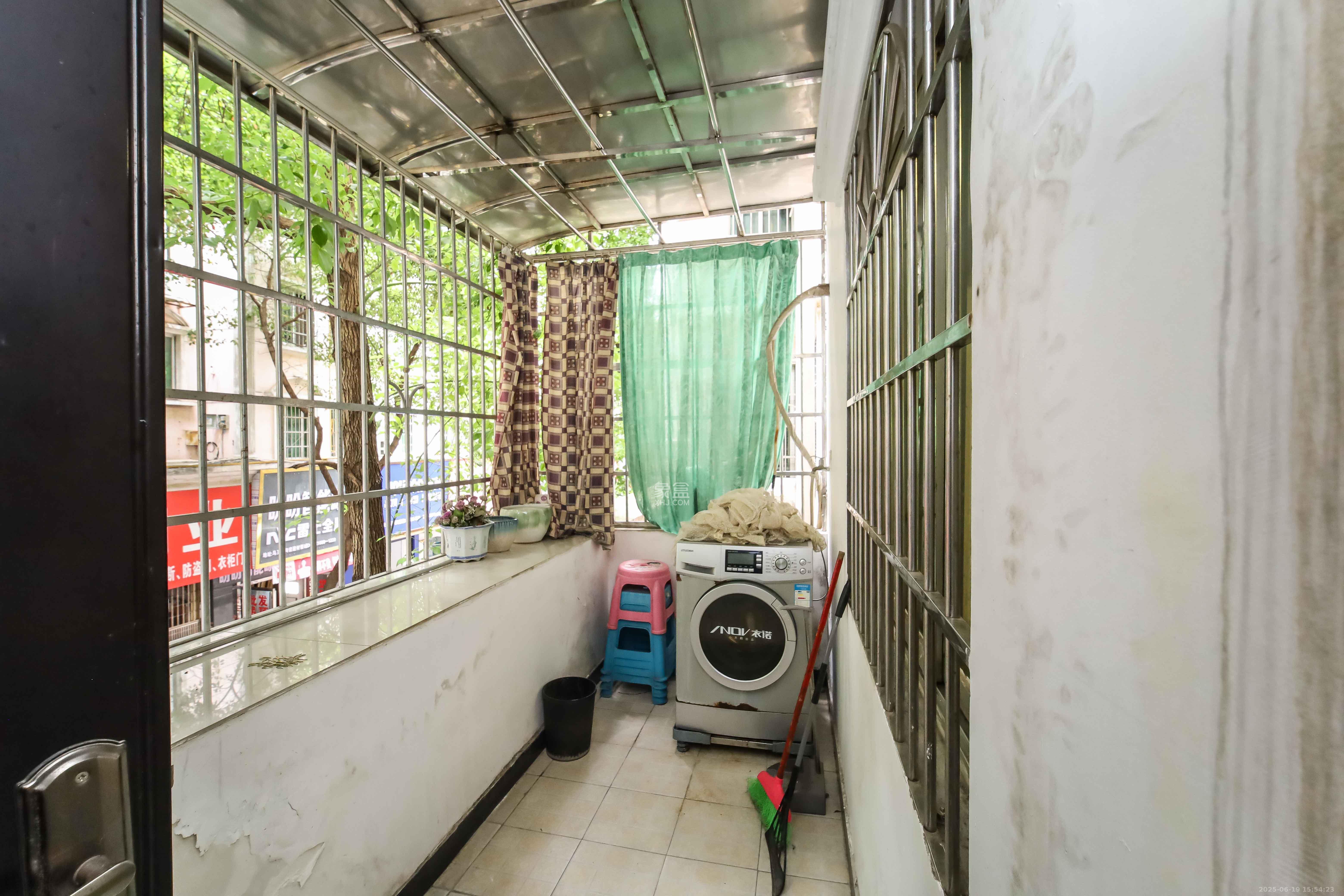 马王堆陶瓷建材新城 2室2厅1卫 51.8万 马王堆陶瓷建材新城 2室2厅1卫 51.8万阳台