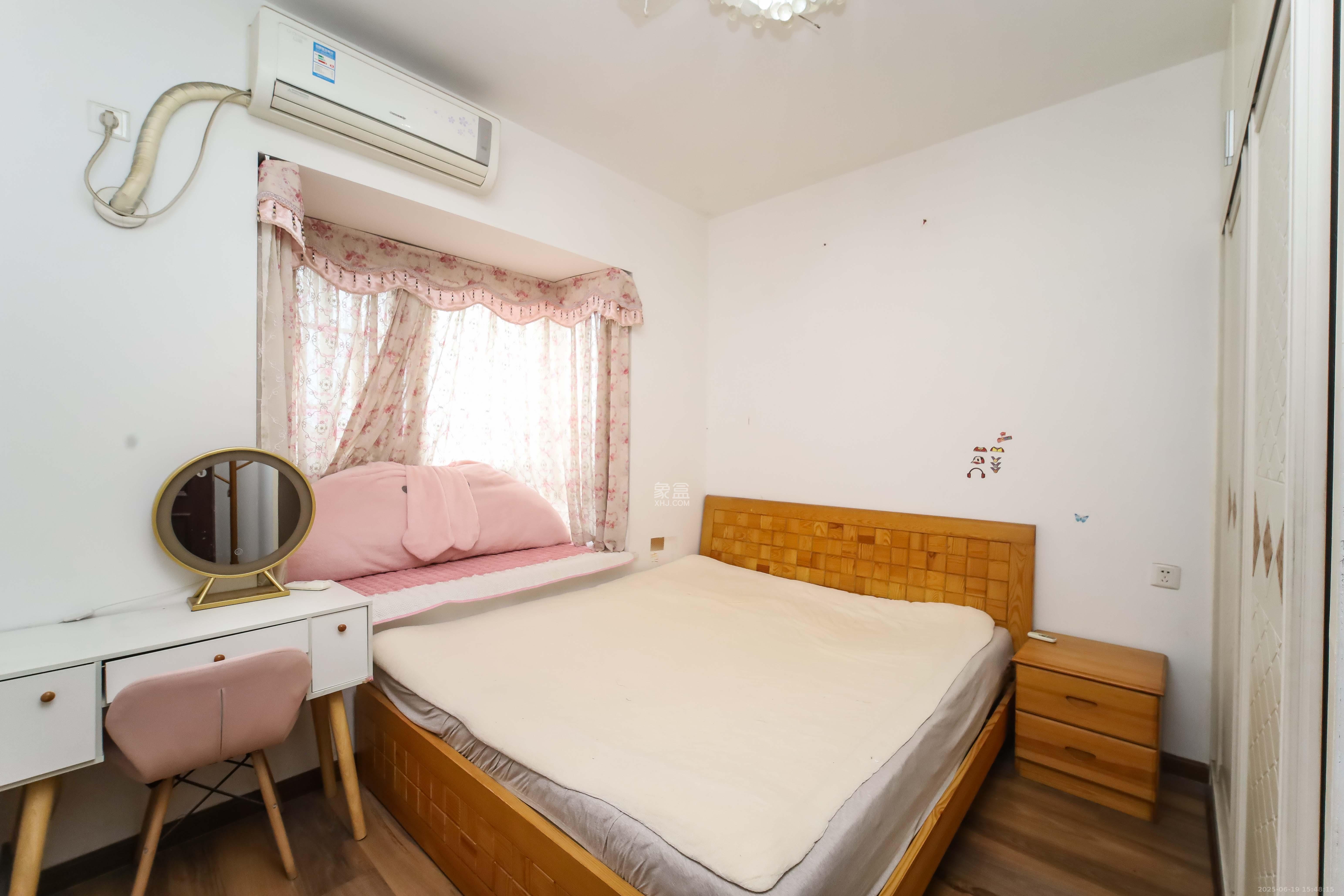 华城广场 2室2厅1卫 72.6万 华城广场 2室2厅1卫 72.6万卧室