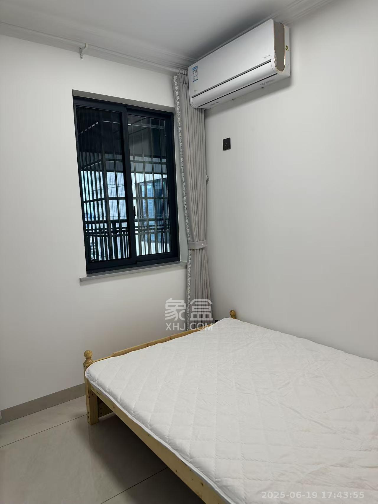 洋湖明园二期  2室1厅1卫   2300.00元/月室内图