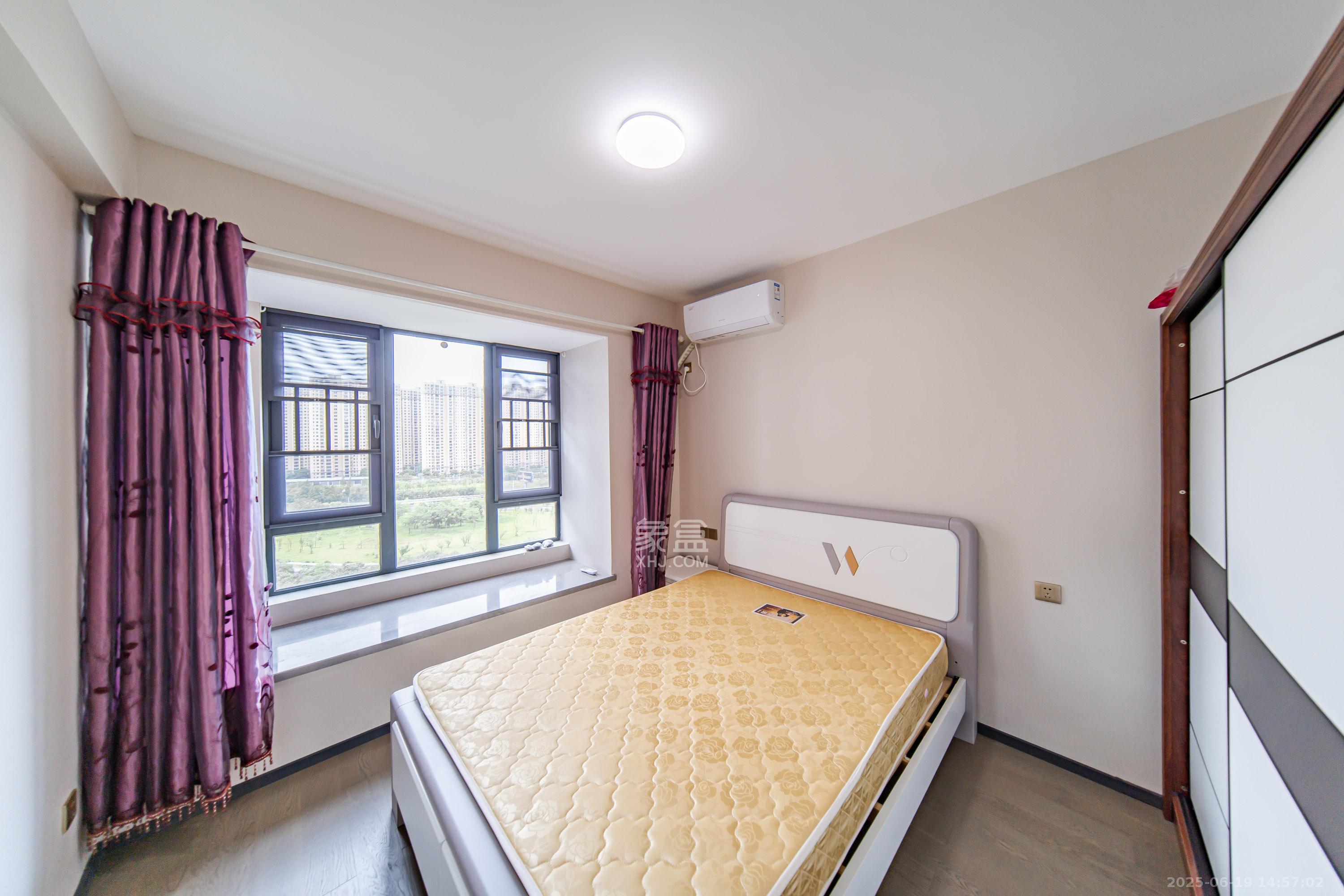 中海阅麓山一期  3室2厅2卫    125.0万卧室