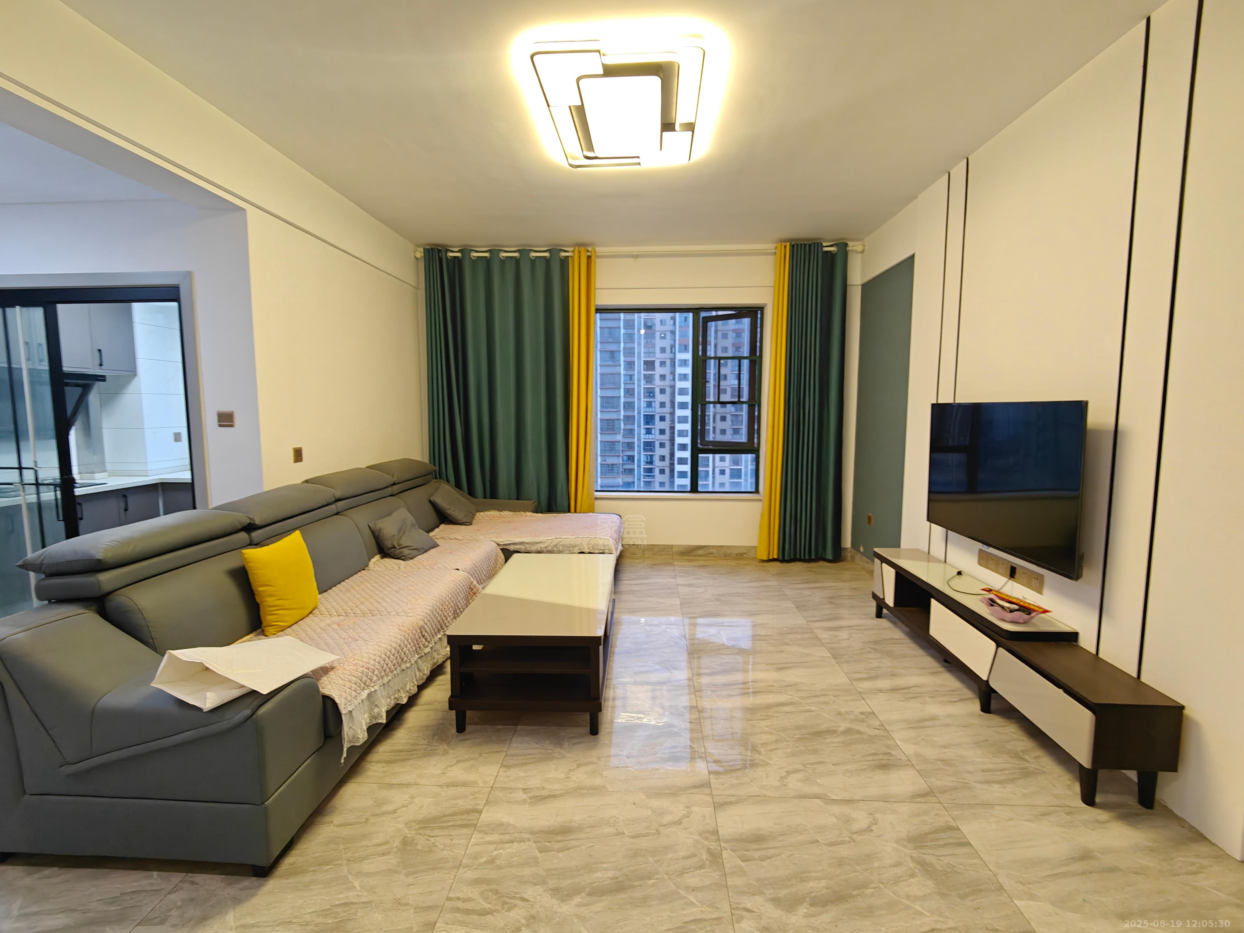 湖景名城 4室2厅2卫 2000.0元/月 湖景名城 4室2厅2卫 2000.0元/月室内图