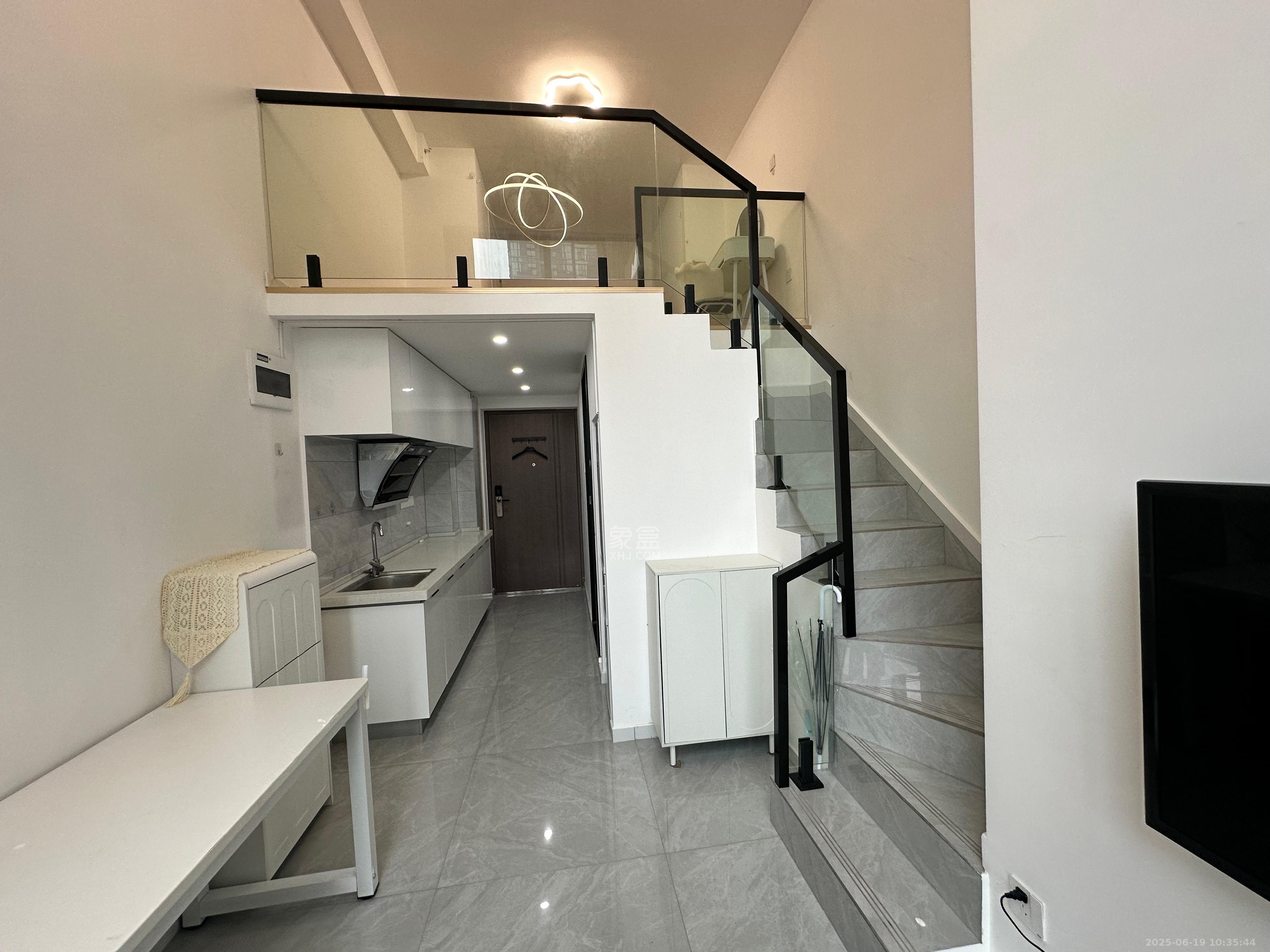 卓越中寰 1室1厅1卫 2100.0元/月 卓越中寰 1室1厅1卫 2100.0元/月室内图