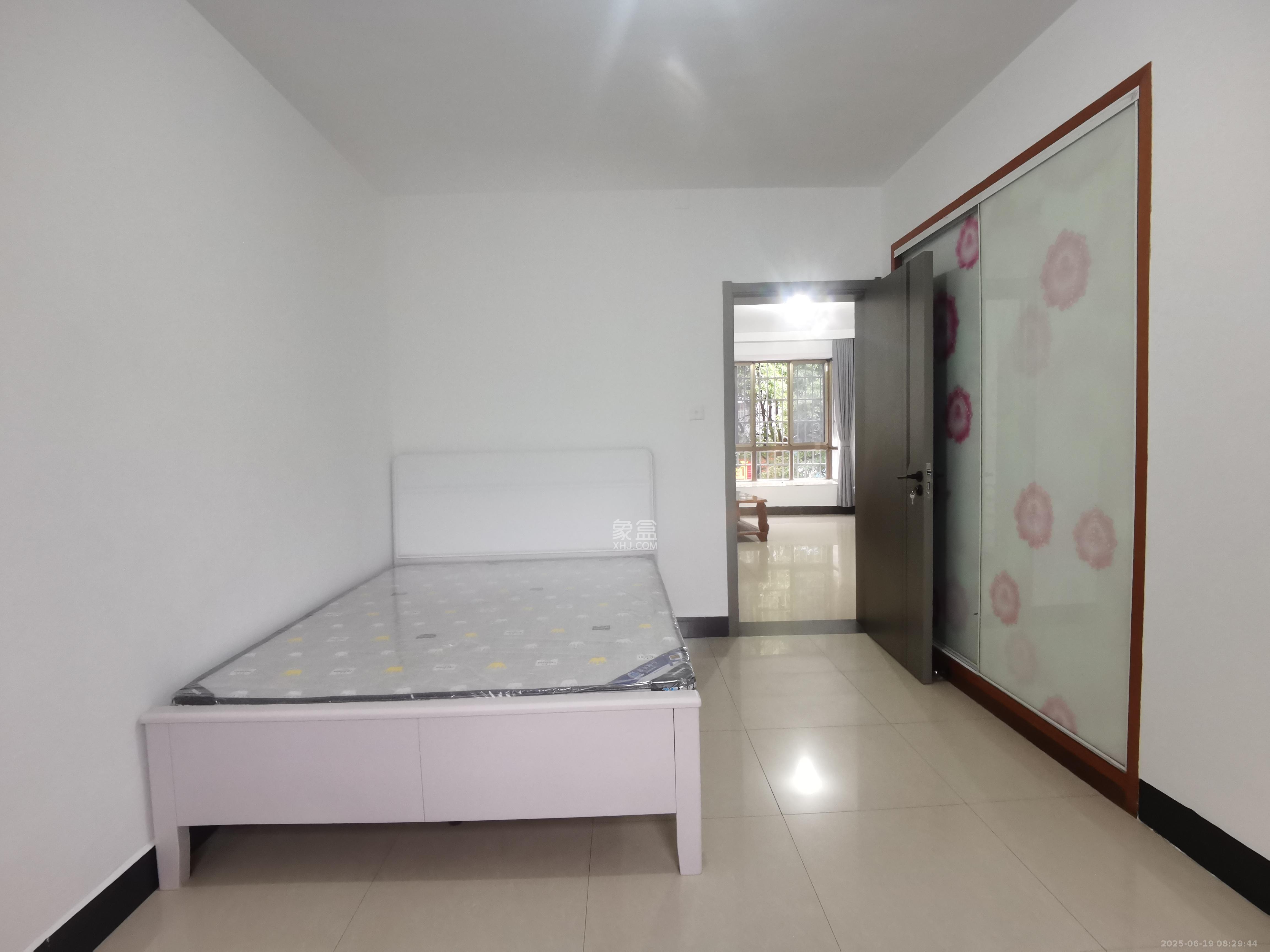 望龙小区 3室2厅1卫 2500.0元/月 望龙小区 3室2厅1卫 2500.0元/月室内图