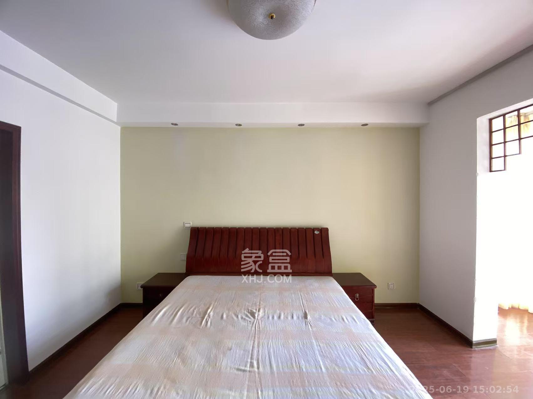 佳阳悦景馨都  3室2厅2卫   2800.00元/月室内图