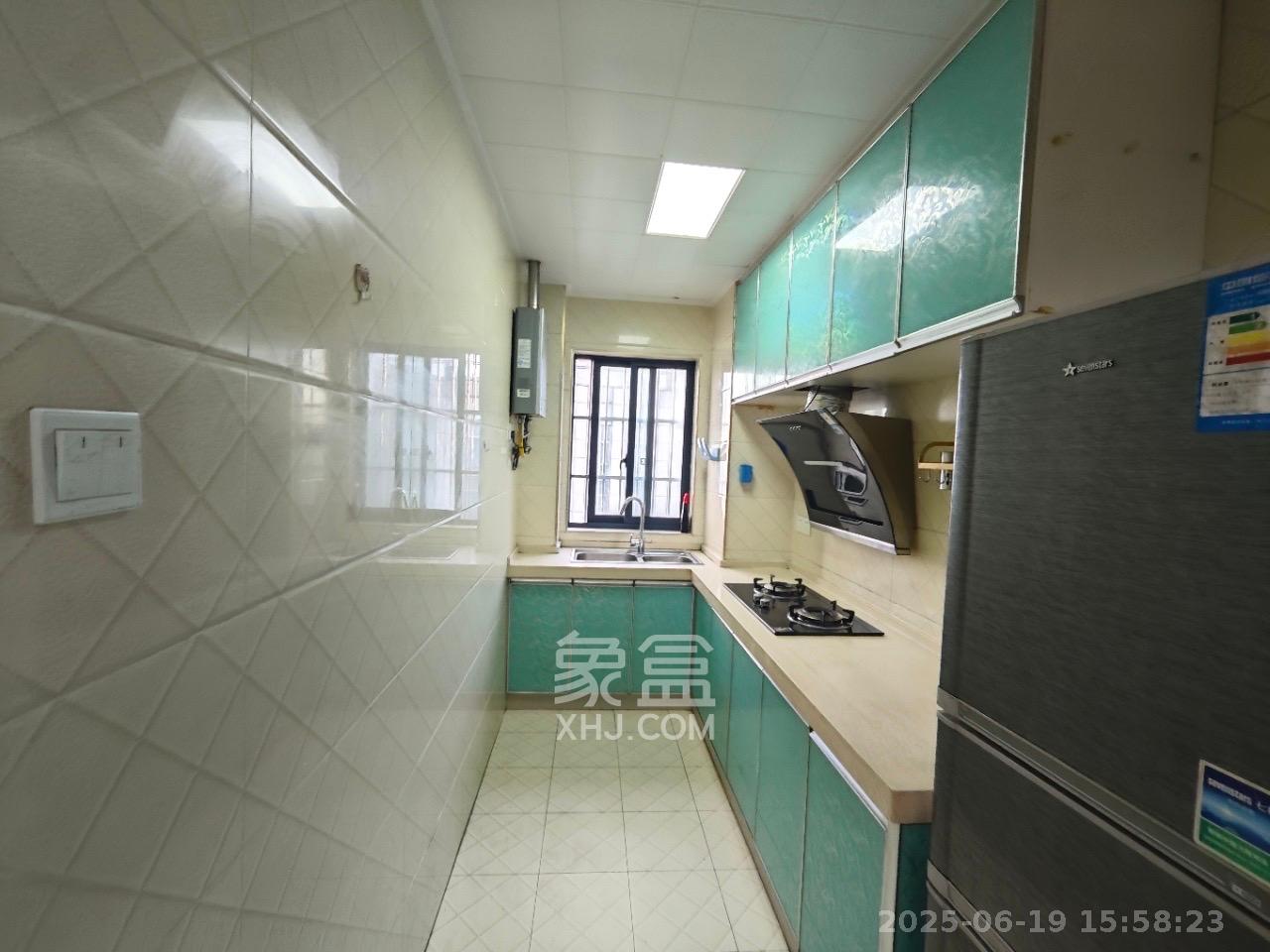 南庭城果 4室2厅2卫 2800.0元/月 南庭城果 4室2厅2卫 2800.0元/月室内图