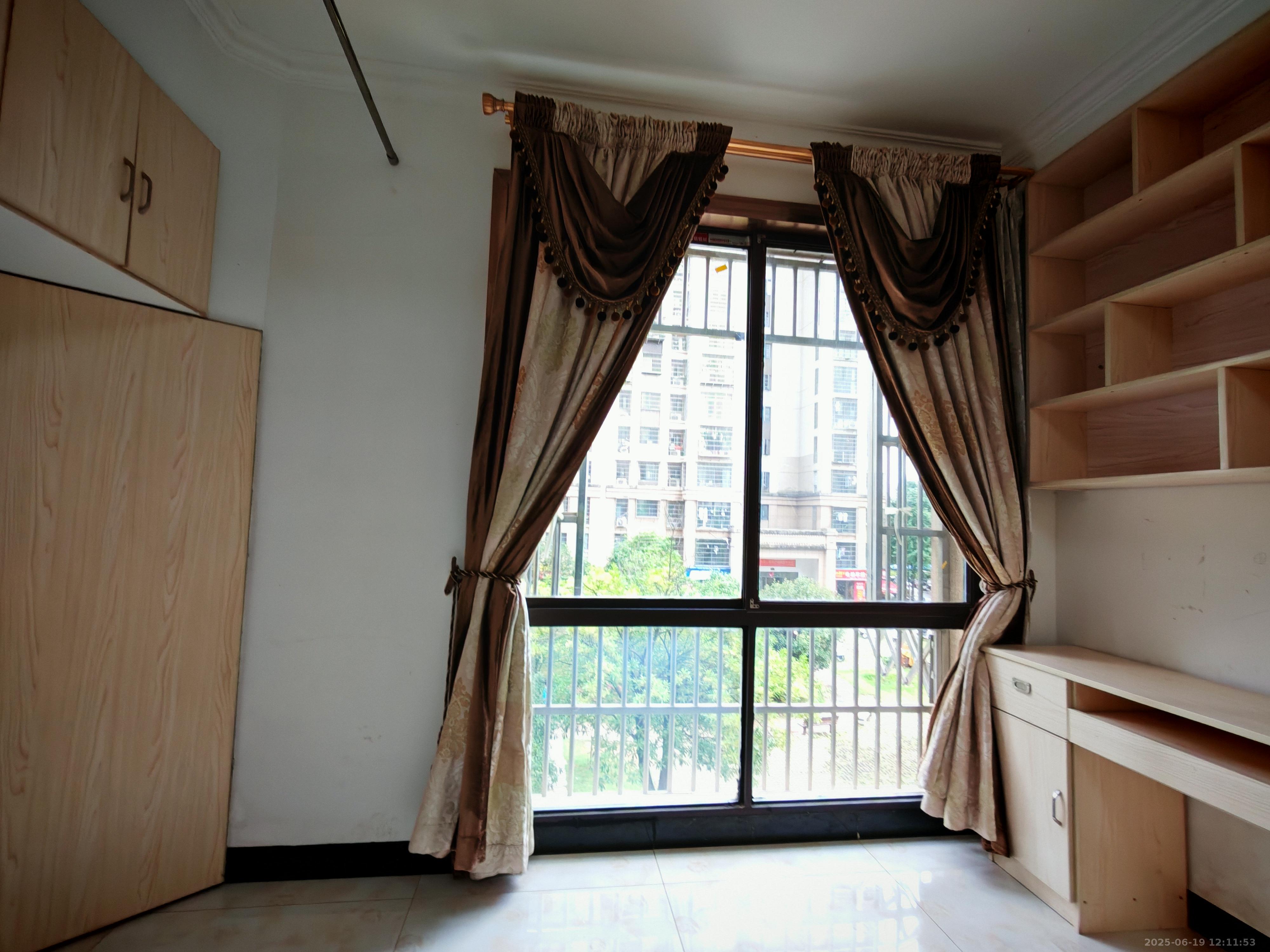 嘉顺苑  2室2厅1卫    2000.0元/月室内图